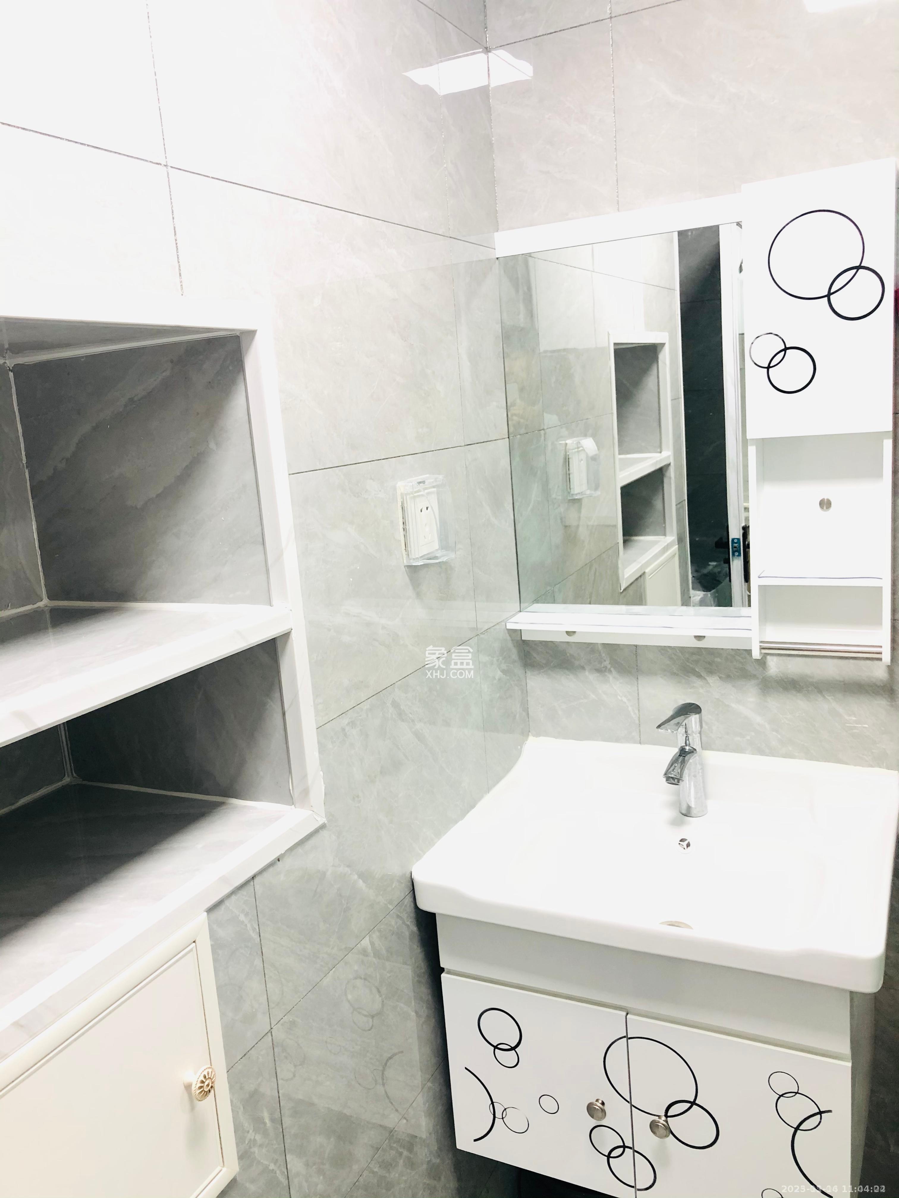 奥克斯滨仕花园(奥克斯洋湖广场/奥克斯中心)  1室1厅1卫    1900.0元/月 奥克斯滨仕花园(奥克斯洋湖广场/奥克斯中心)  1室1厅1卫    1900.0元/月室内图