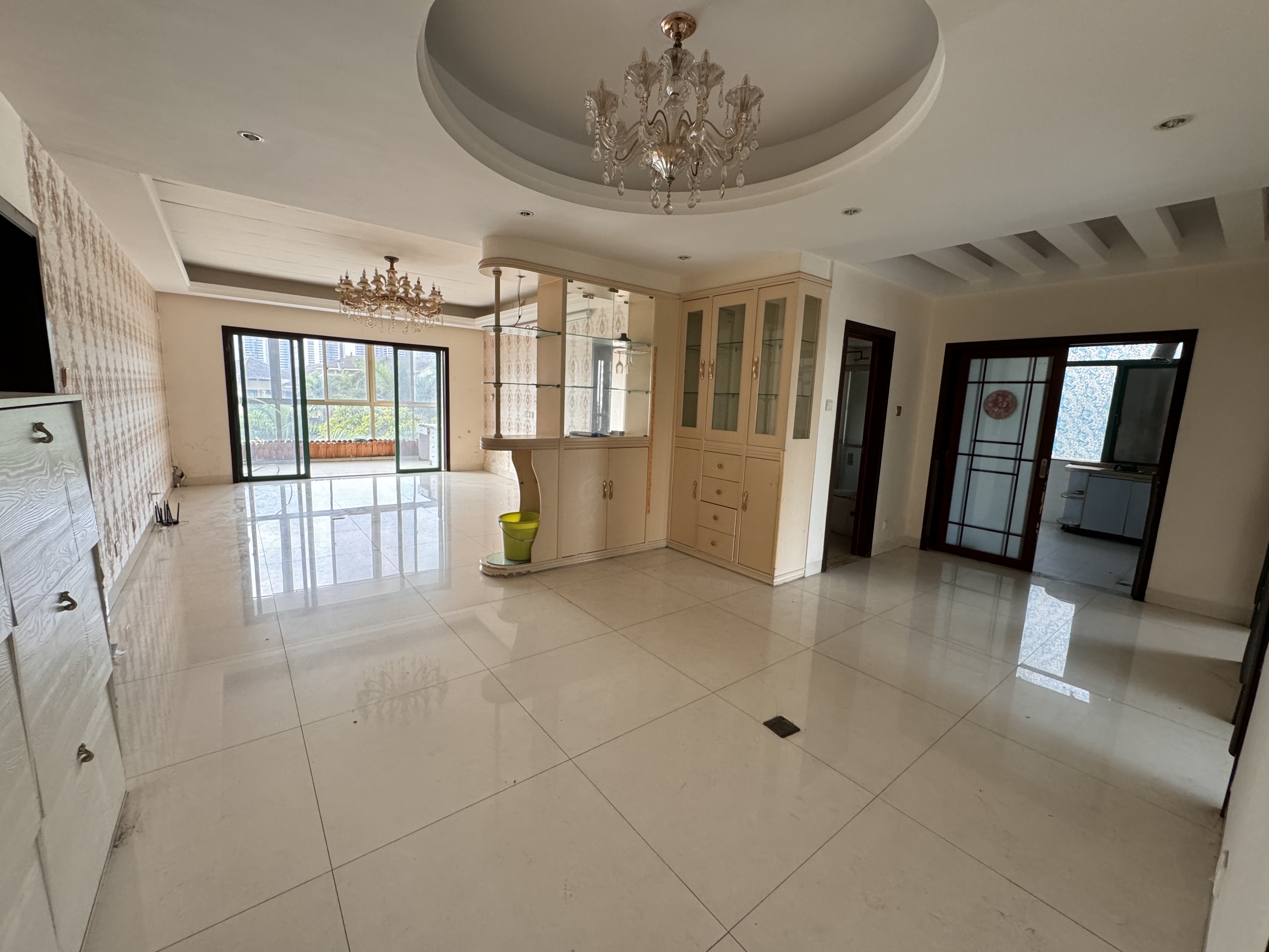 金外滩  3室2厅2卫    180.0万 金外滩  3室2厅2卫    180.0万客厅