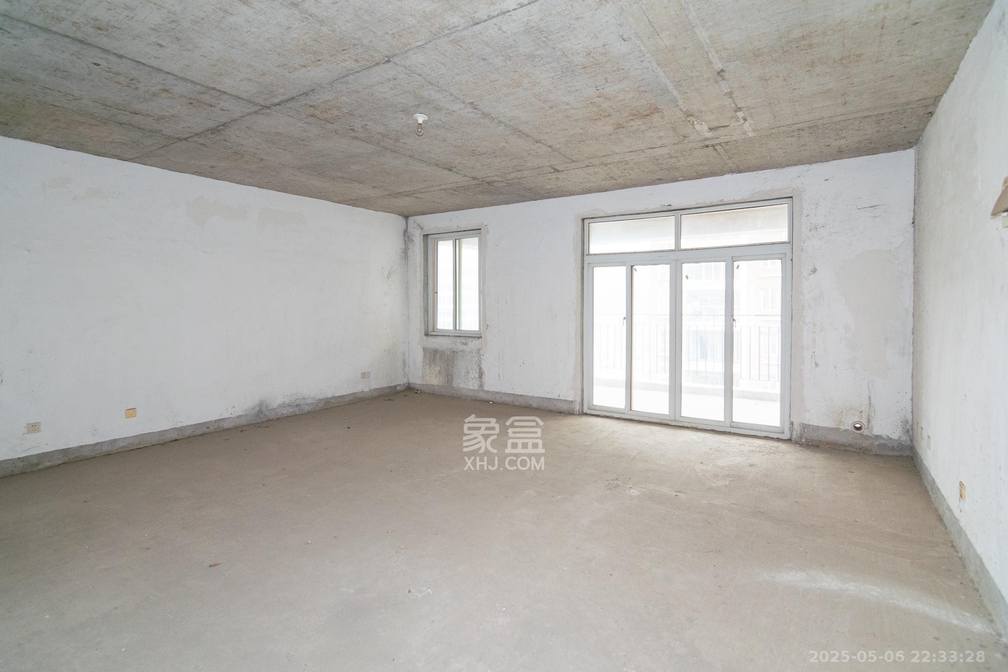 普瑞斯堡 4室2厅2卫 80.0万 普瑞斯堡 4室2厅2卫 80.0万客厅