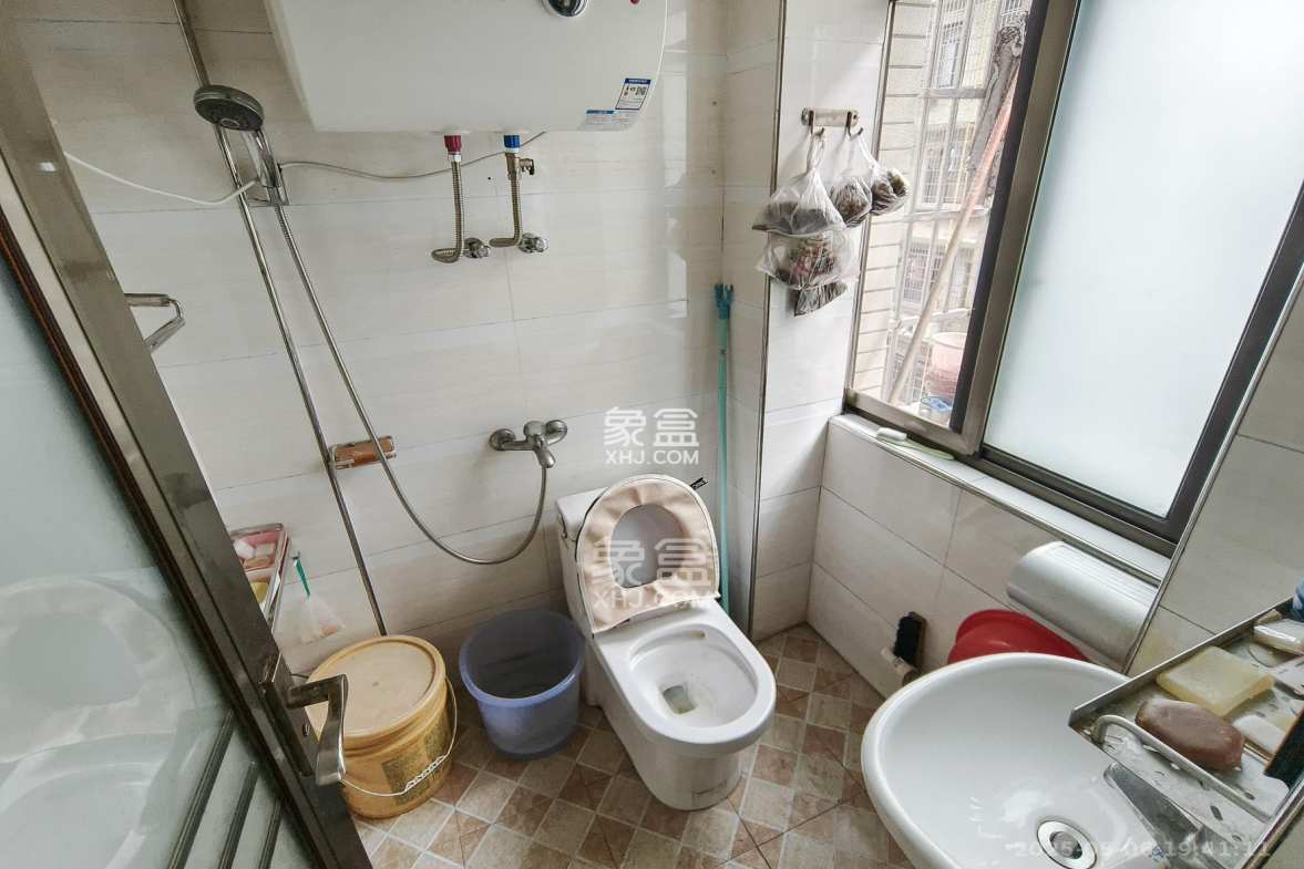 龙塘安置区(龙塘小区)  10室8厅7卫    375.0万 龙塘安置区(龙塘小区)  10室8厅7卫    375.0万卫生间