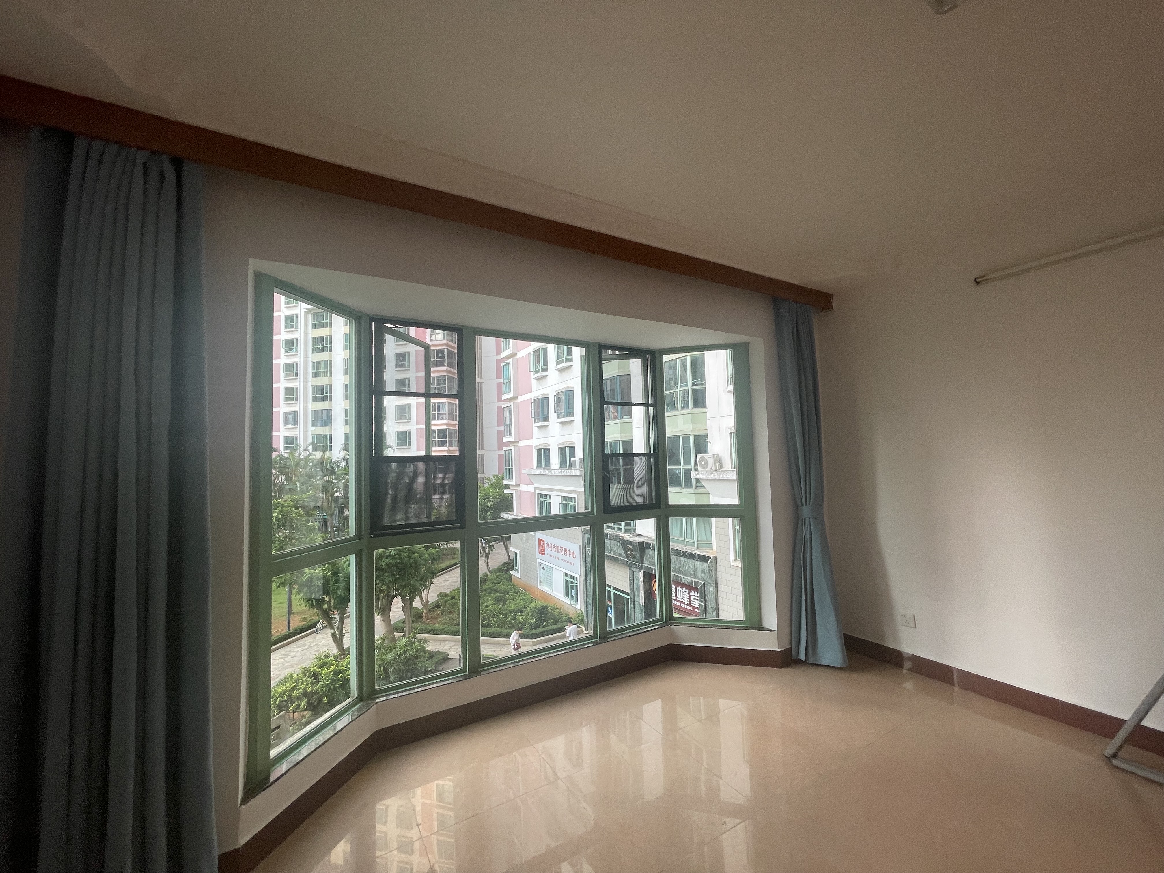 置地花园 3室2厅2卫 3000.0元/月 置地花园 3室2厅2卫 3000.0元/月室内图