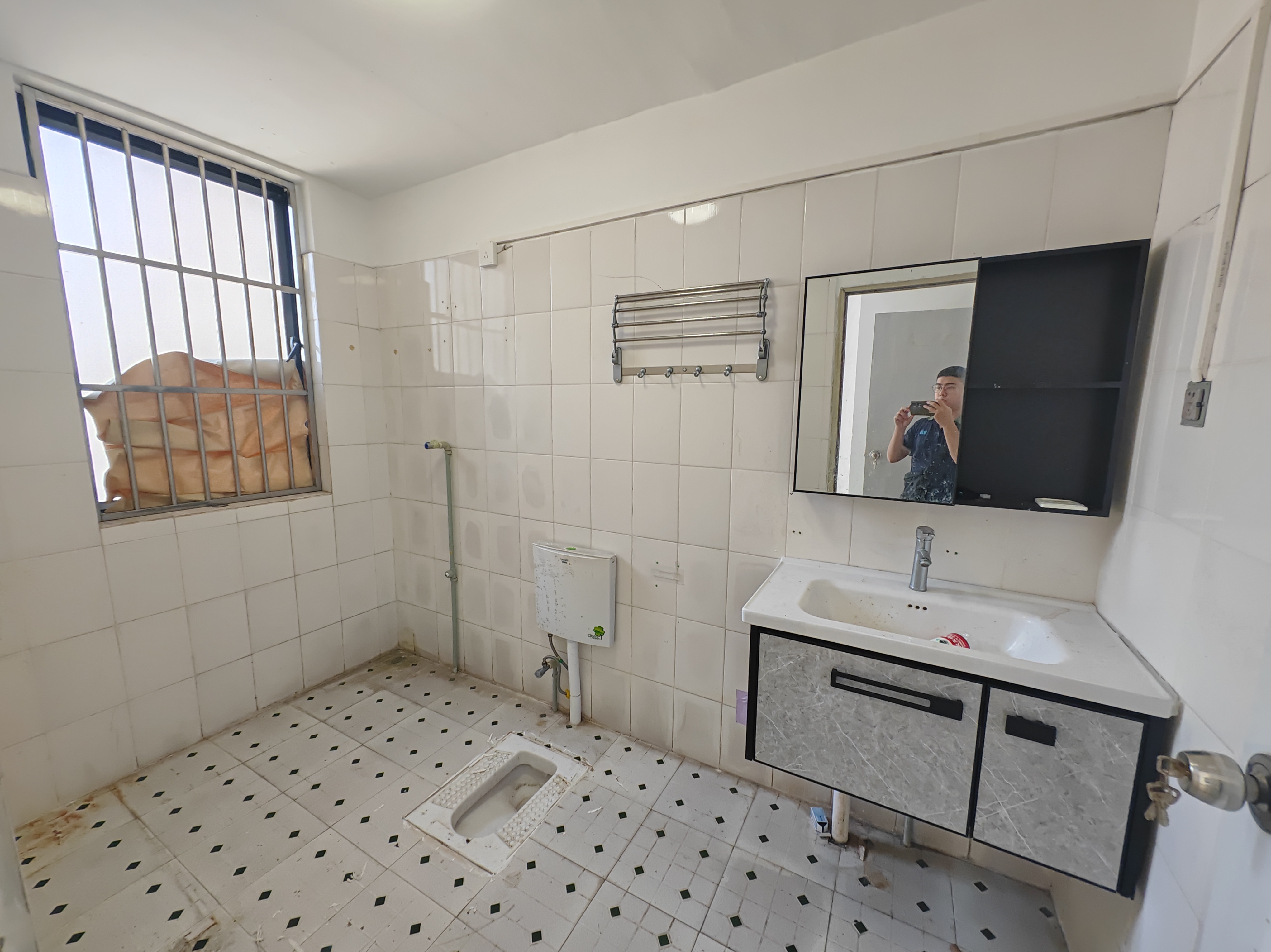 玉沙广场(京华城)  4室2厅2卫    200.0万 玉沙广场(京华城)  4室2厅2卫    200.0万客厅