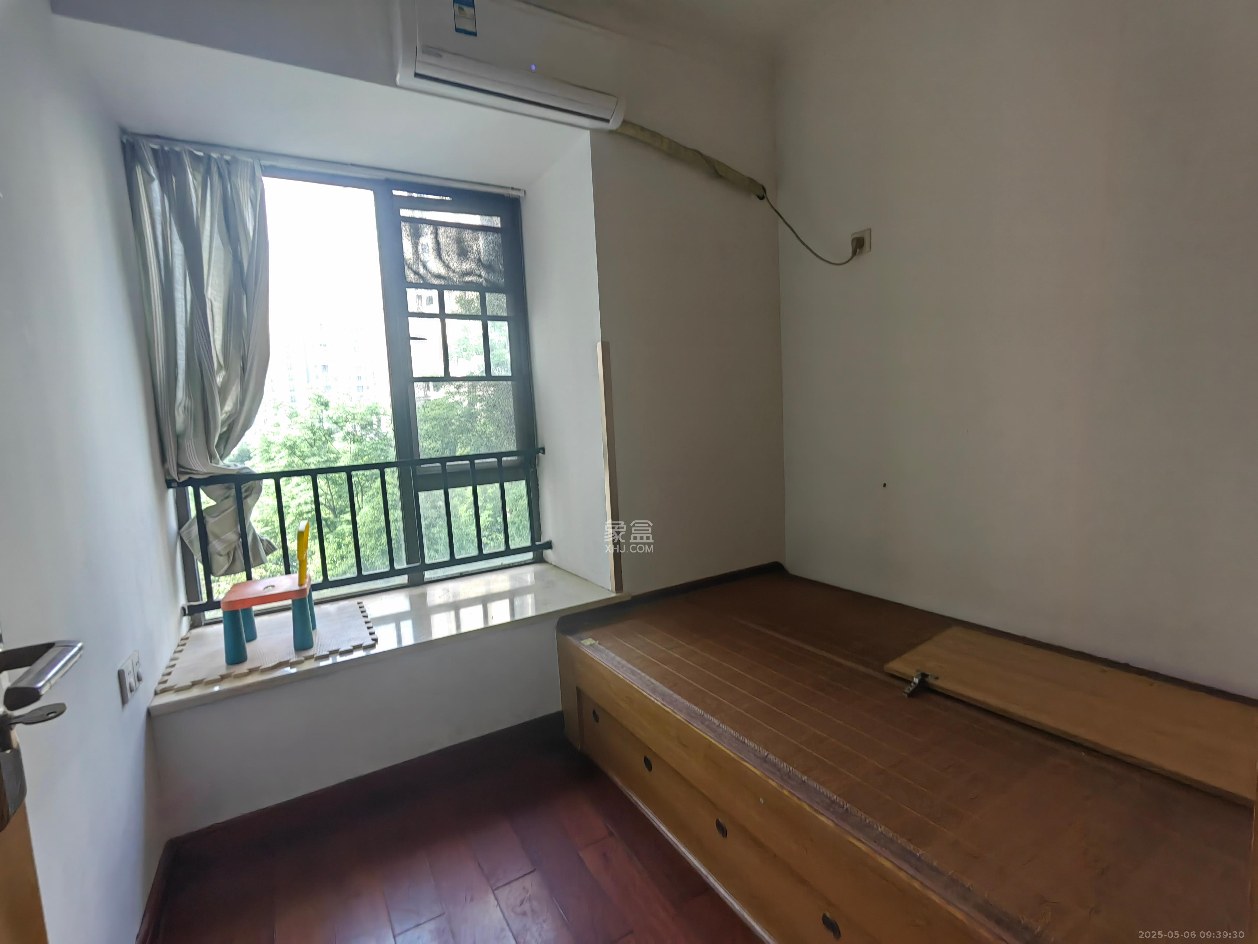 卓越蔚蓝海岸三期  3室2厅1卫   2600.00元/月室内图
