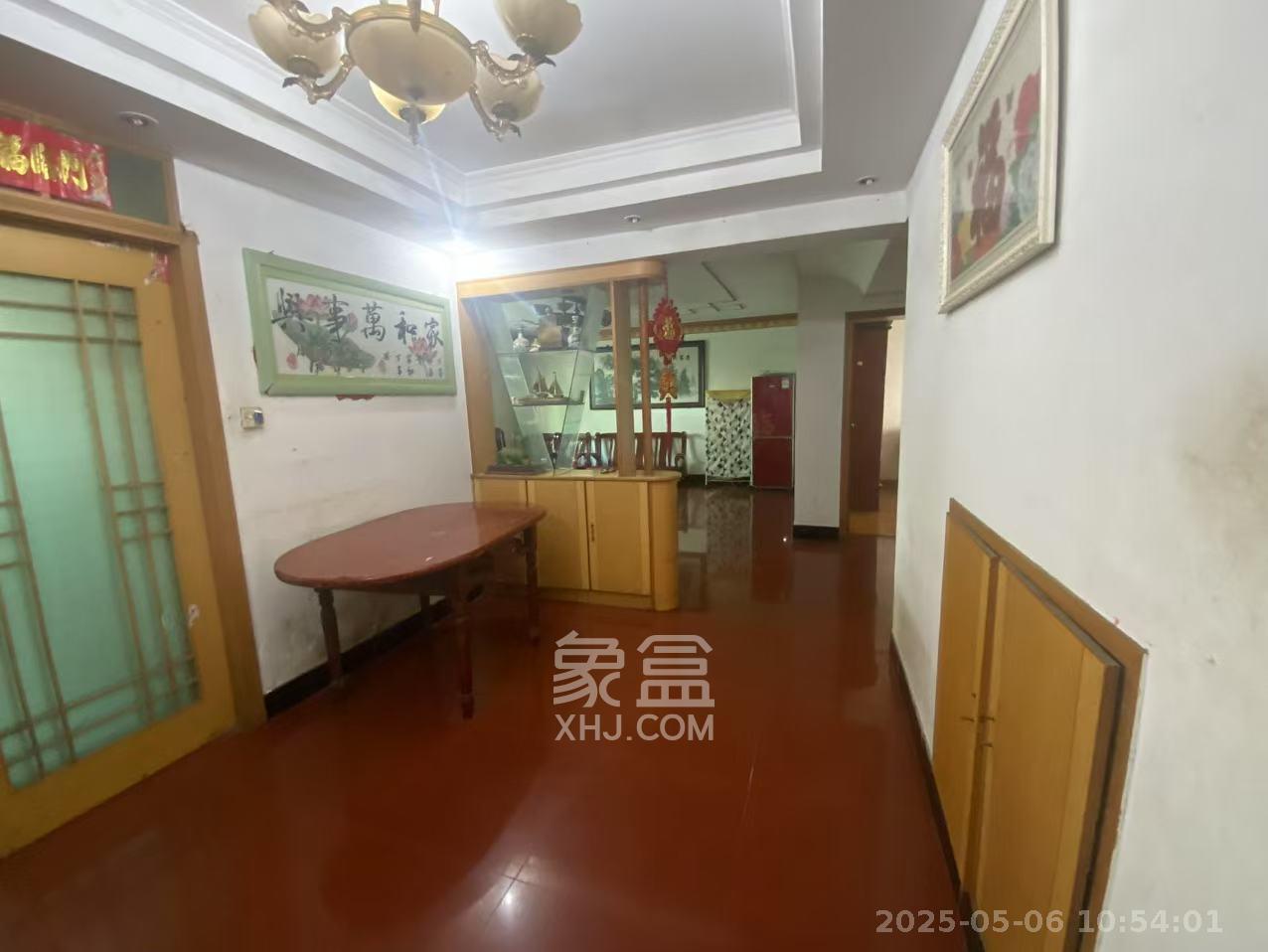 南建公寓  3室1厅2卫   2000.00元/月