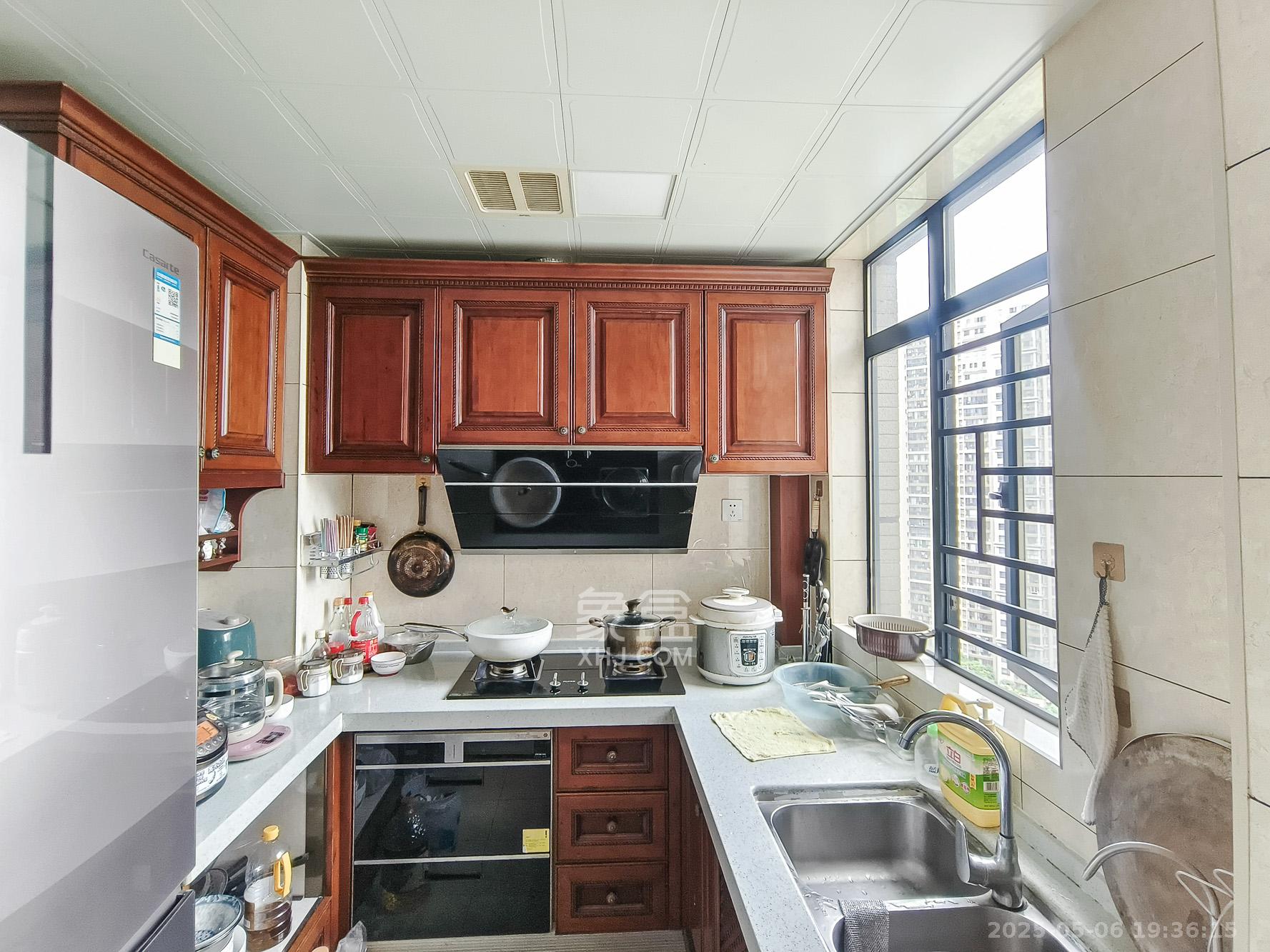 筑梦星园  4室2厅2卫    98.6万 筑梦星园  4室2厅2卫    98.6万厨房