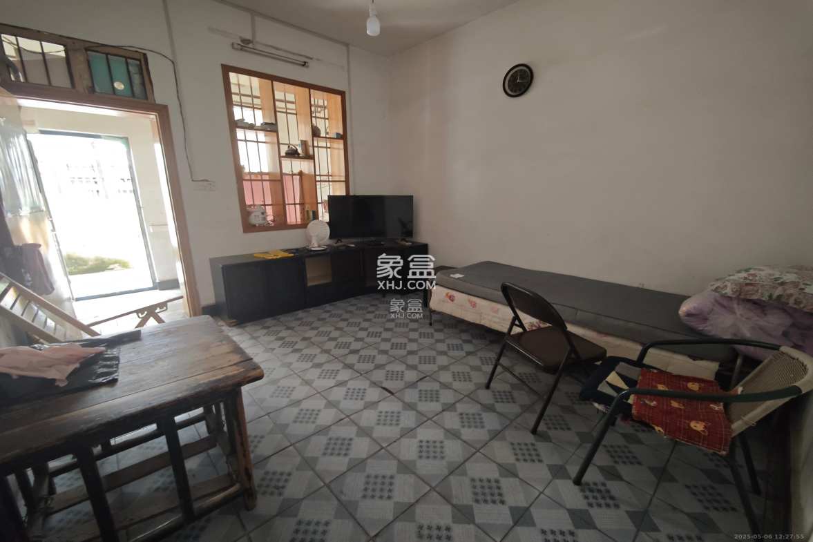 红石咀社区(湖南省第六工程公司宿舍) 3室1厅1卫 1300.00元/月 红石咀社区(湖南省第六工程公司宿舍) 3室1厅1卫 1300.00元/月室内图