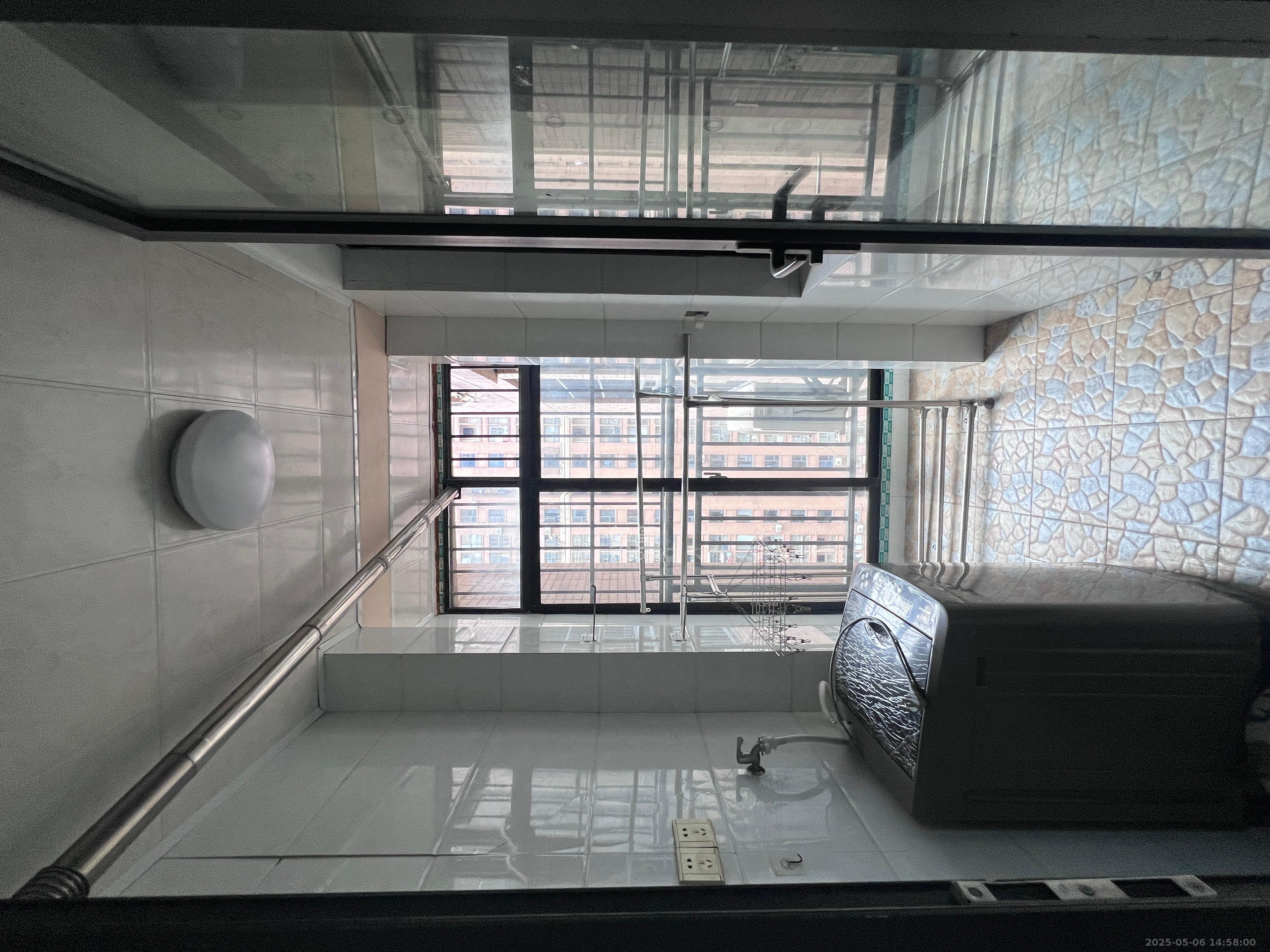 三一街区  2室2厅1卫    1800.0元/月室内图