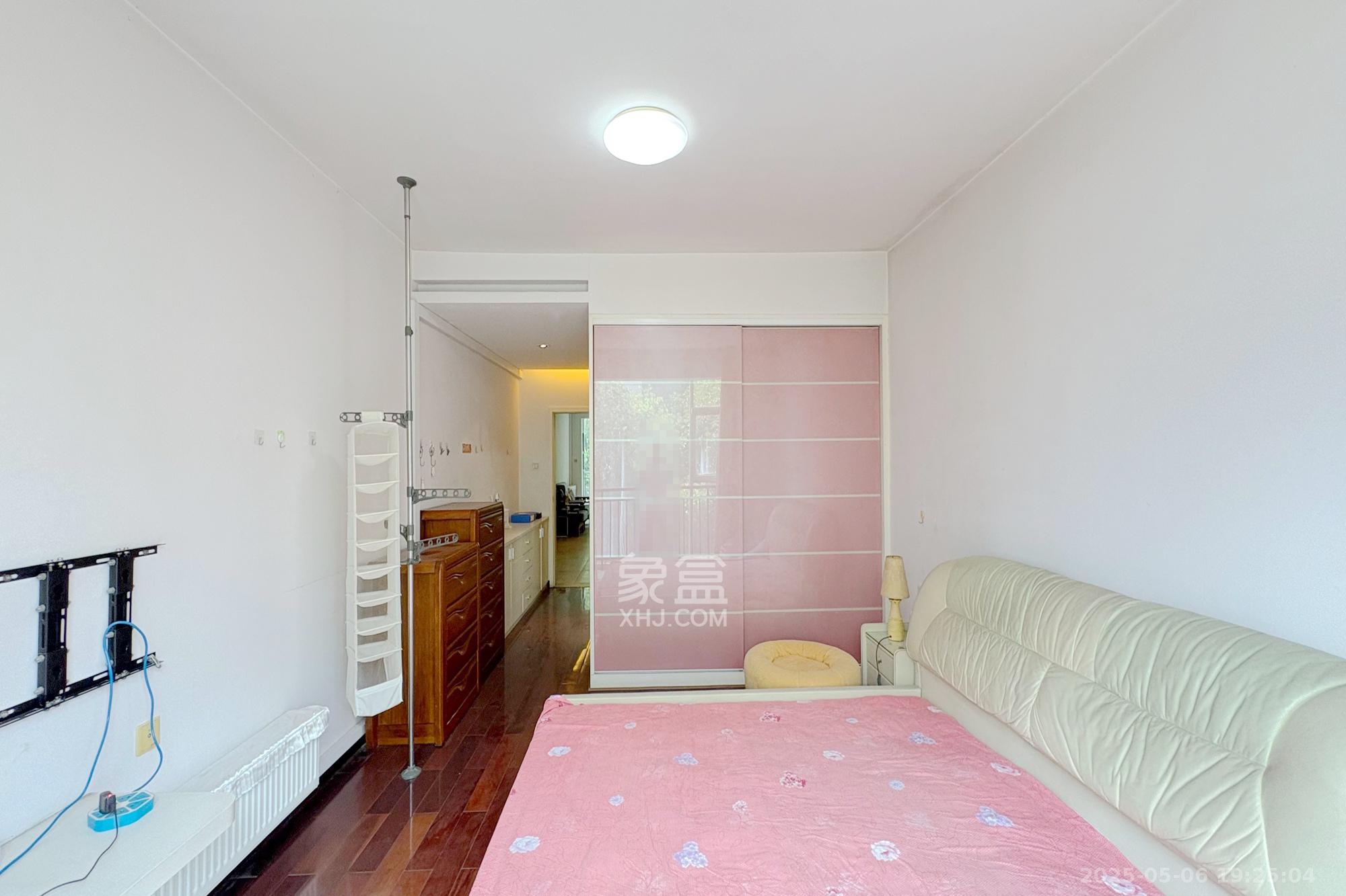 向阳门第  3室2厅2卫    188.0万 向阳门第  3室2厅2卫    188.0万卧室