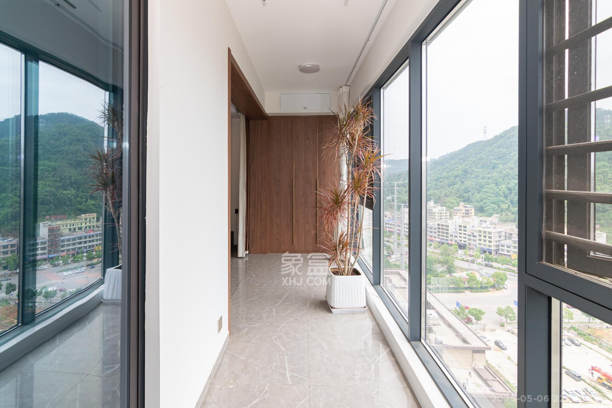 阳光城联利悦澜府  3室2厅2卫    89.0万 阳光城联利悦澜府  3室2厅2卫    89.0万阳台