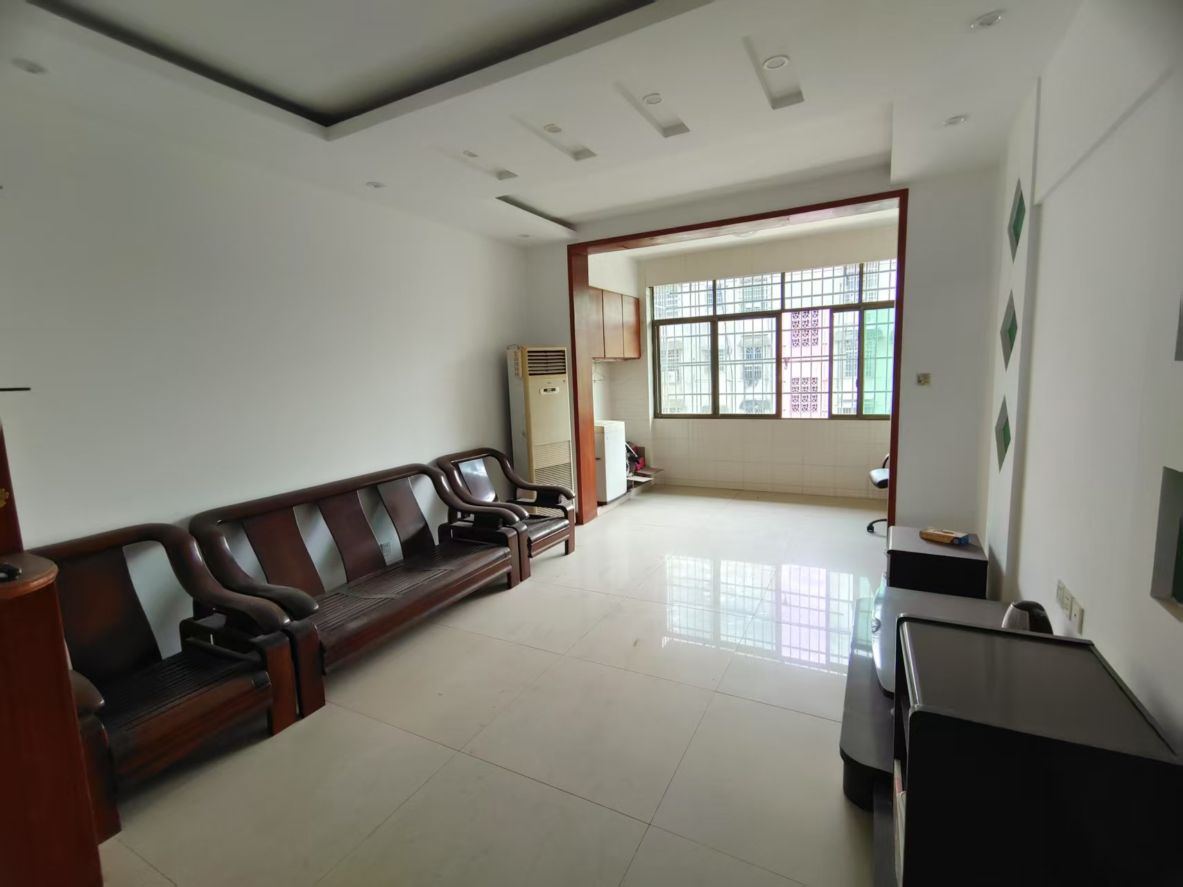 梓山苑小区 3室2厅2卫 800.0元/月 梓山苑小区 3室2厅2卫 800.0元/月室内图