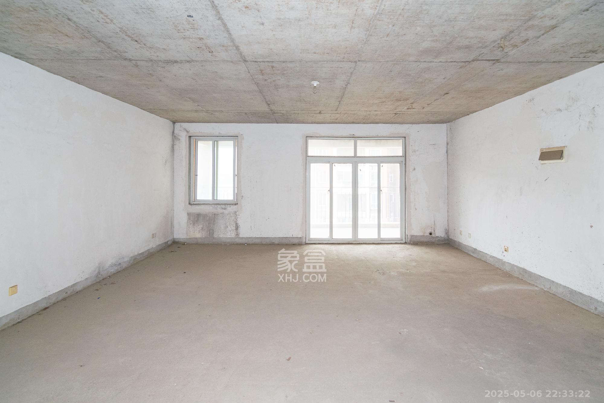 普瑞斯堡 4室2厅2卫 80.0万 普瑞斯堡 4室2厅2卫 80.0万客厅