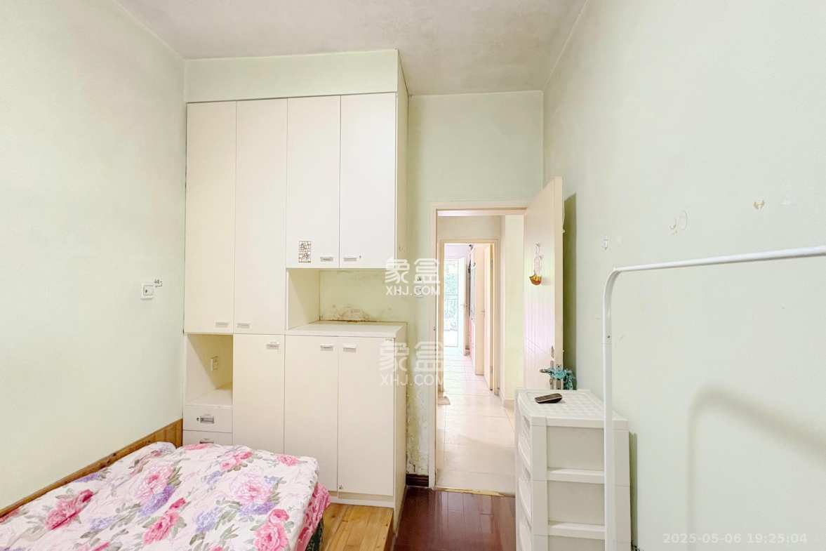 向阳门第  3室2厅2卫    188.0万 向阳门第  3室2厅2卫    188.0万卧室