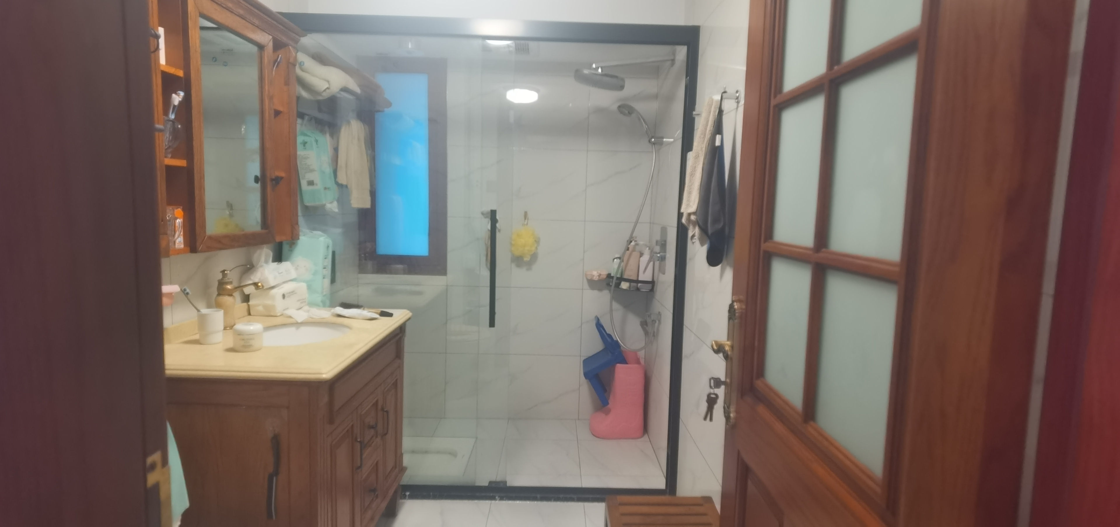 市工商局单位房 5室2厅2卫 168.0万 市工商局单位房 5室2厅2卫 168.0万客厅