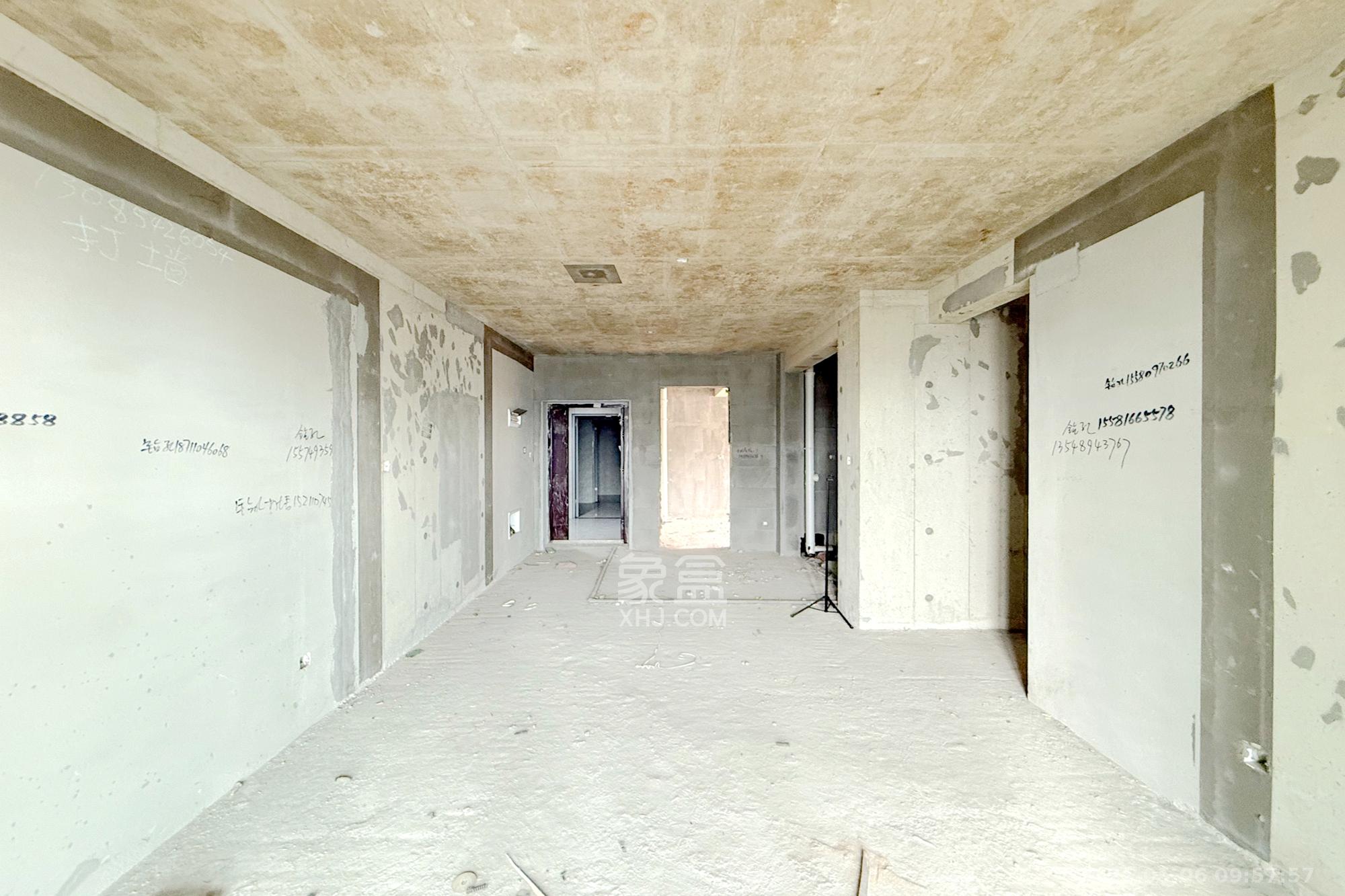 润和滨江广场(润和中央广场)  4室2厅2卫    87.8万 润和滨江广场(润和中央广场)  4室2厅2卫    87.8万客厅