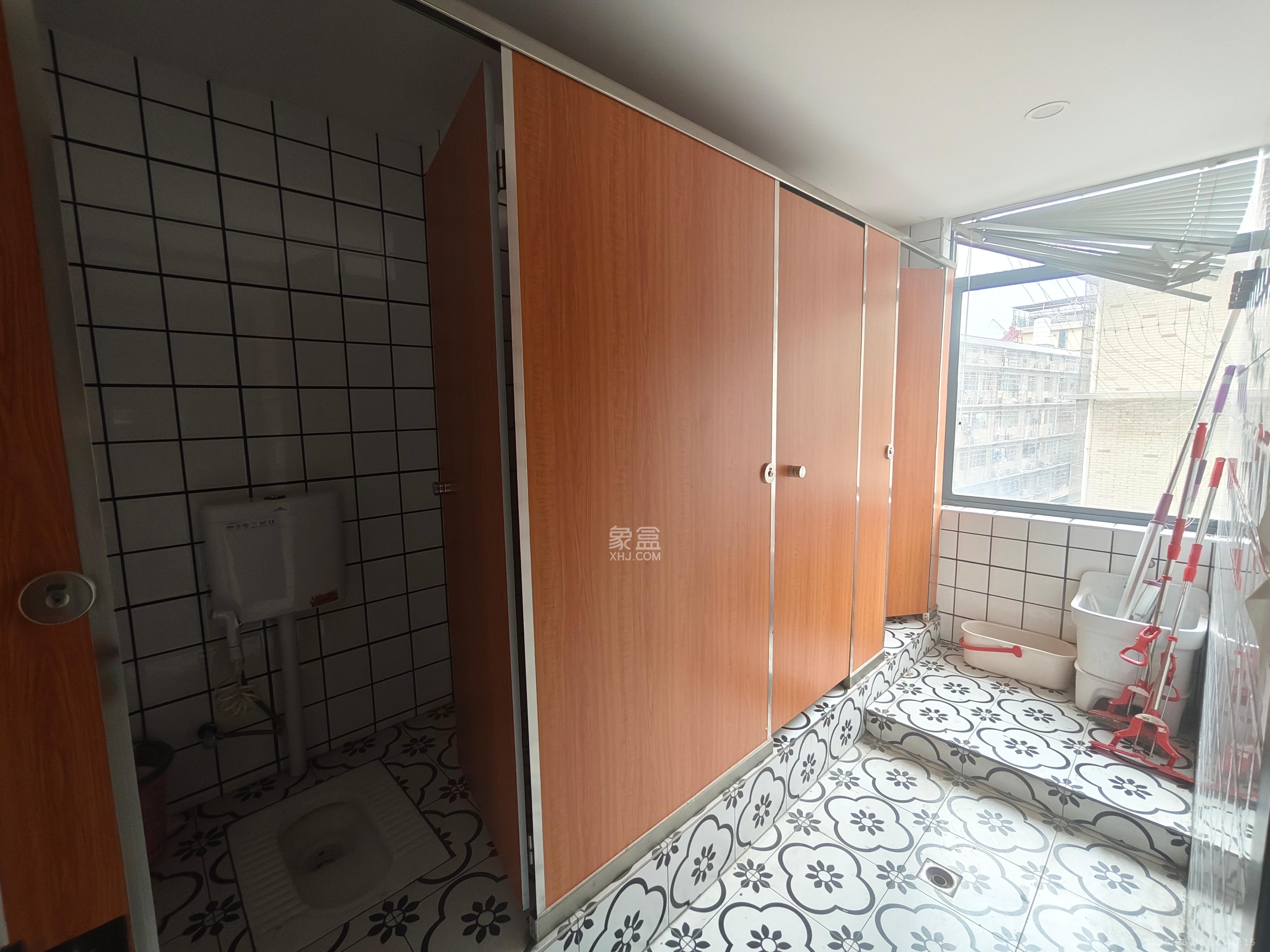 龙塘安置区（龙塘小区）  10室4厅4卫   13000.00元/月室内图