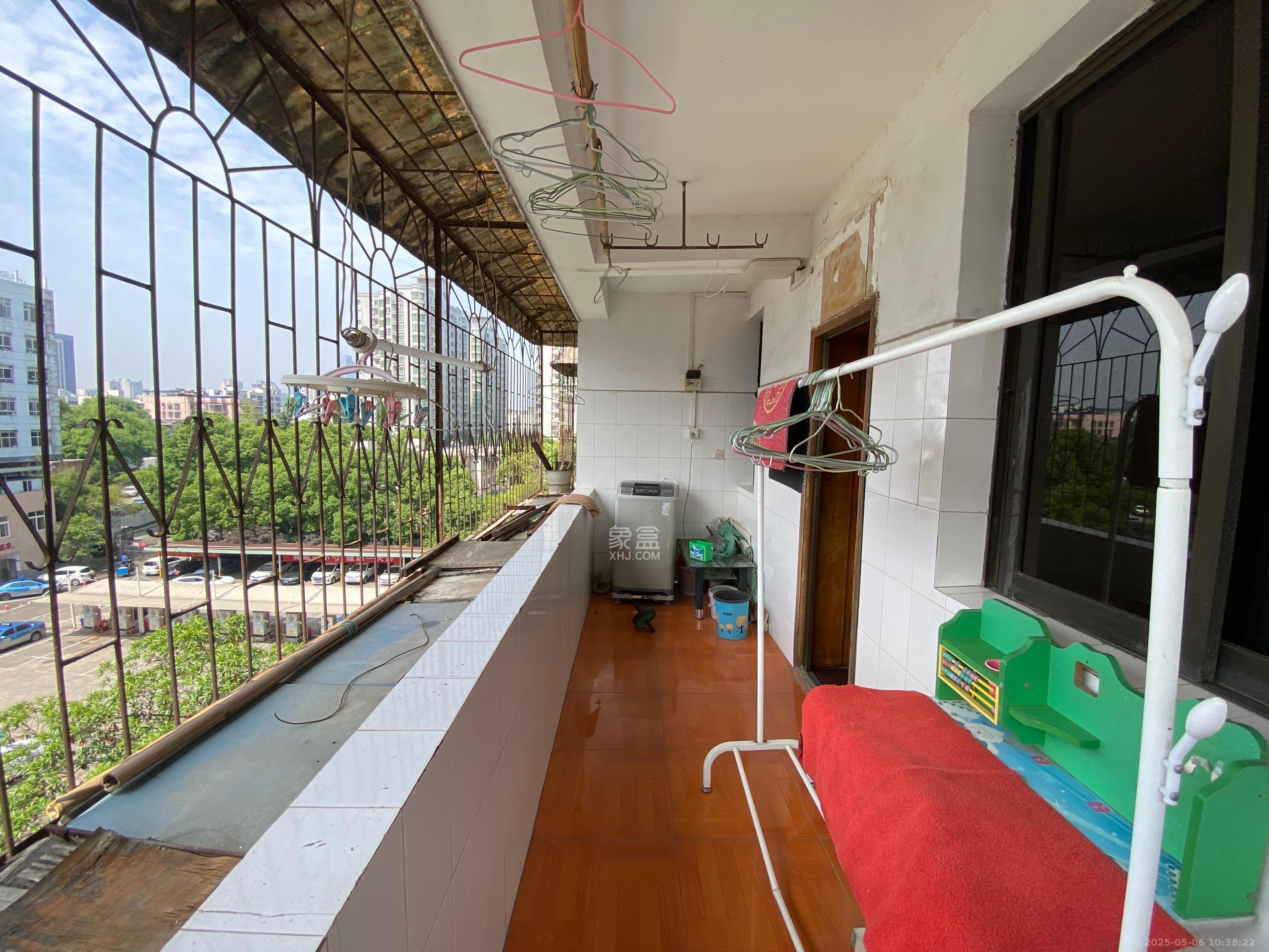 鸿基花园  3室2厅1卫    1900.0元/月 鸿基花园  3室2厅1卫    1900.0元/月室内图