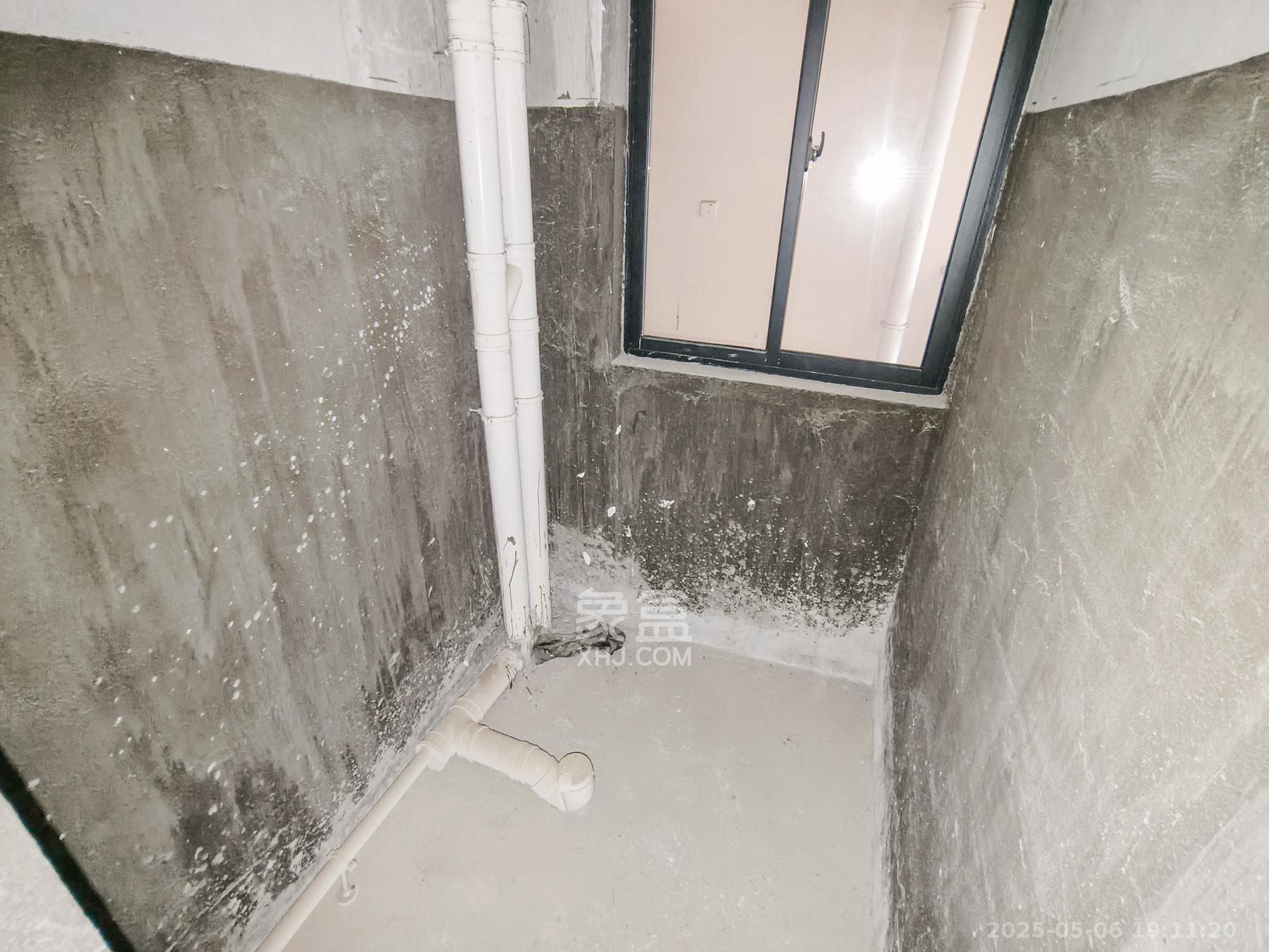 三一街区  2室2厅1卫   52.00万卫生间
