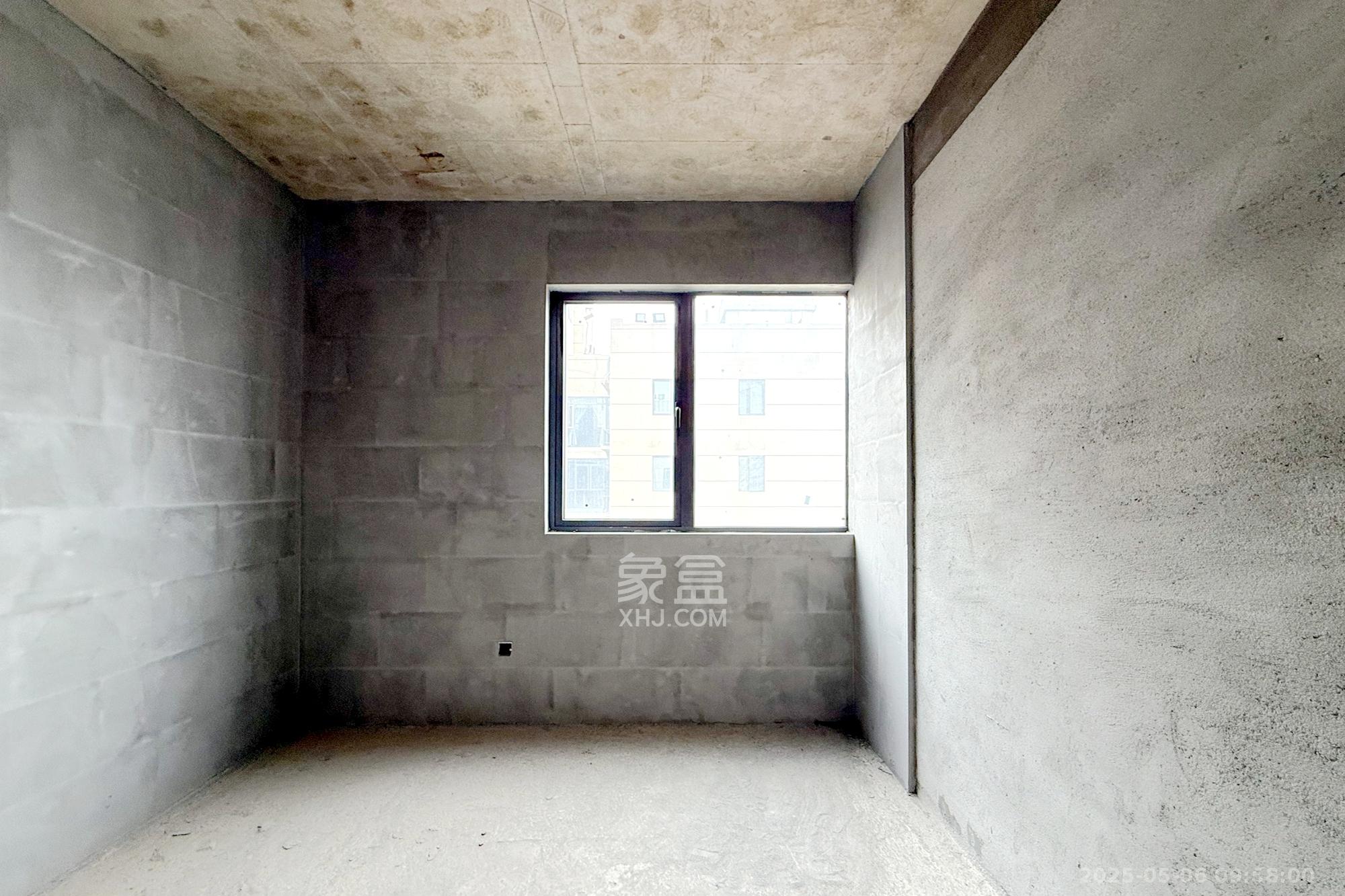 润和滨江广场(润和中央广场)  4室2厅2卫    87.8万 润和滨江广场(润和中央广场)  4室2厅2卫    87.8万卧室