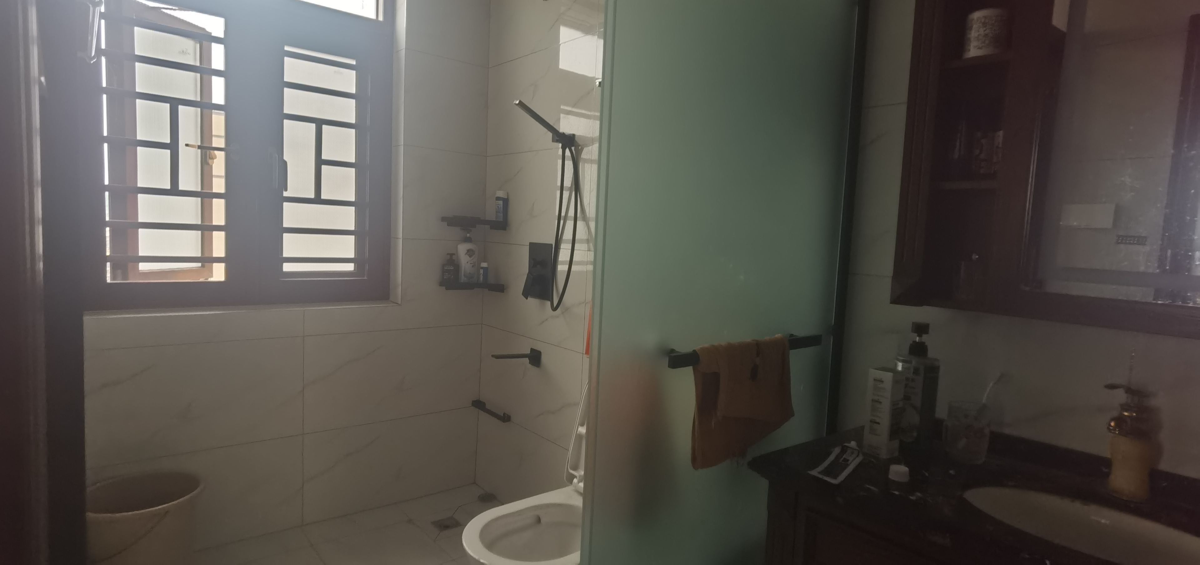 市工商局单位房 5室2厅2卫 168.0万 市工商局单位房 5室2厅2卫 168.0万客厅