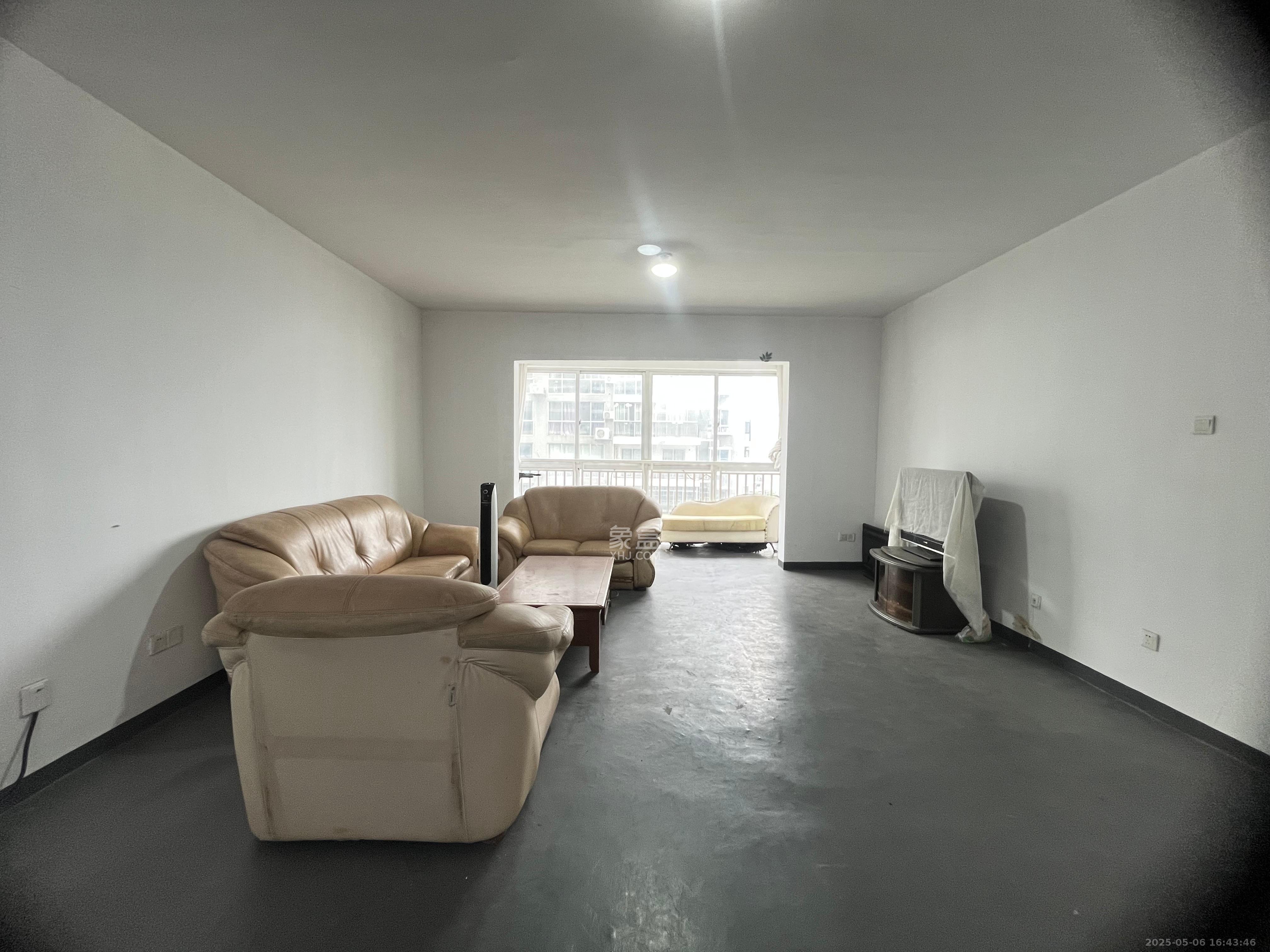 香樟景苑 4室2厅1卫 2800.0元/月 香樟景苑 4室2厅1卫 2800.0元/月室内图