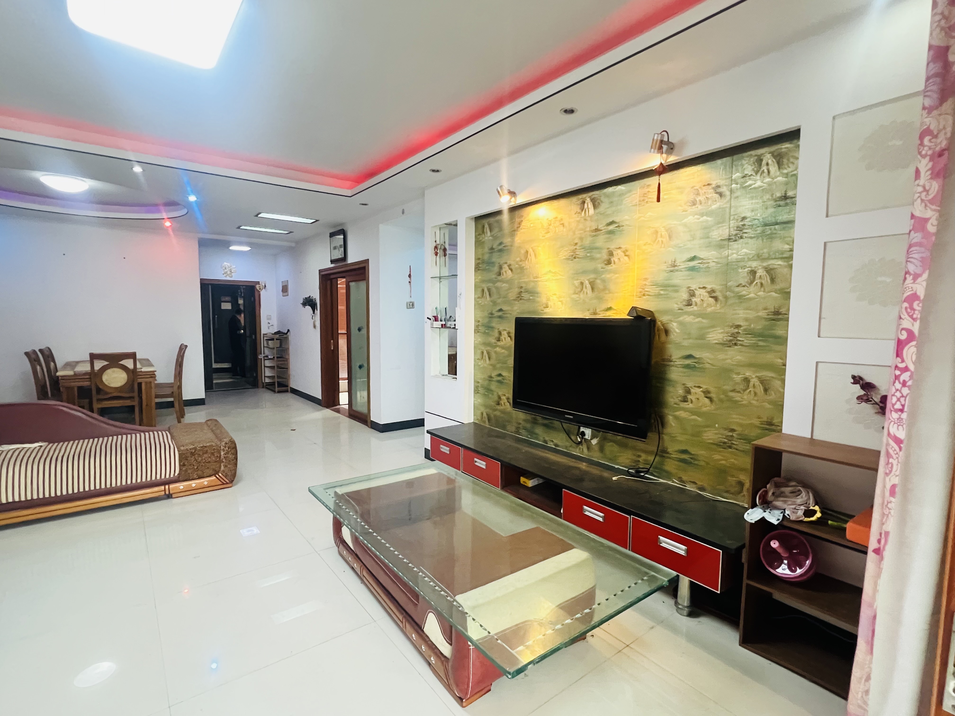 中天国际花园  3室2厅2卫    50.0万 中天国际花园  3室2厅2卫    50.0万客厅