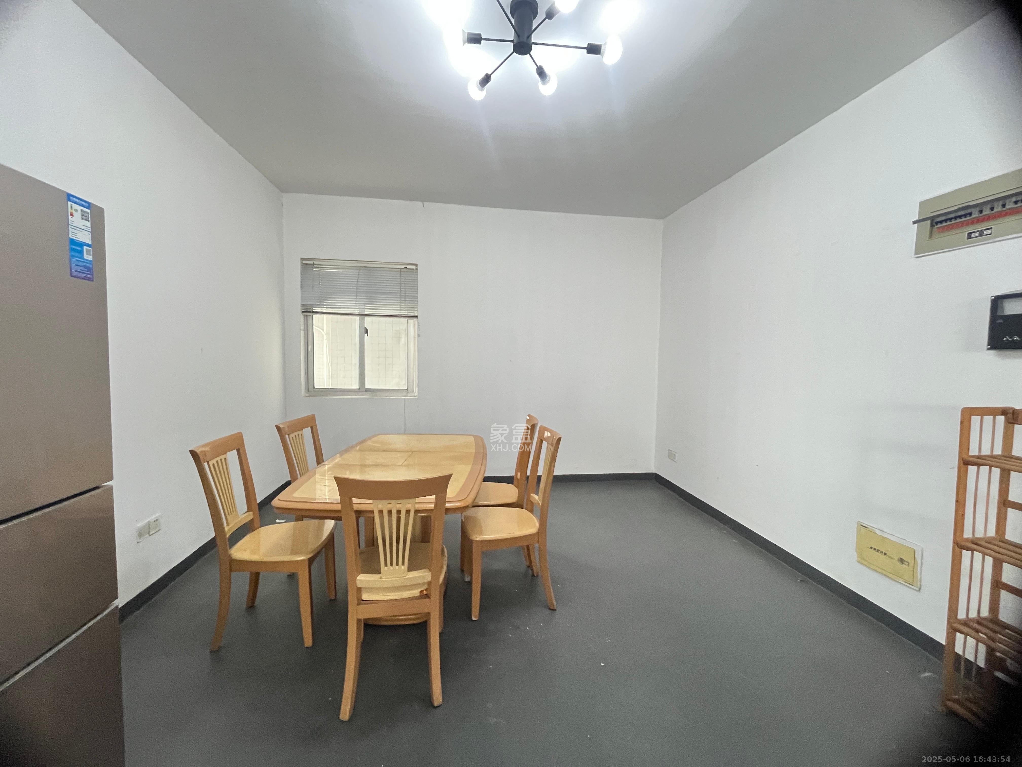 香樟景苑 4室2厅1卫 2800.0元/月 香樟景苑 4室2厅1卫 2800.0元/月室内图