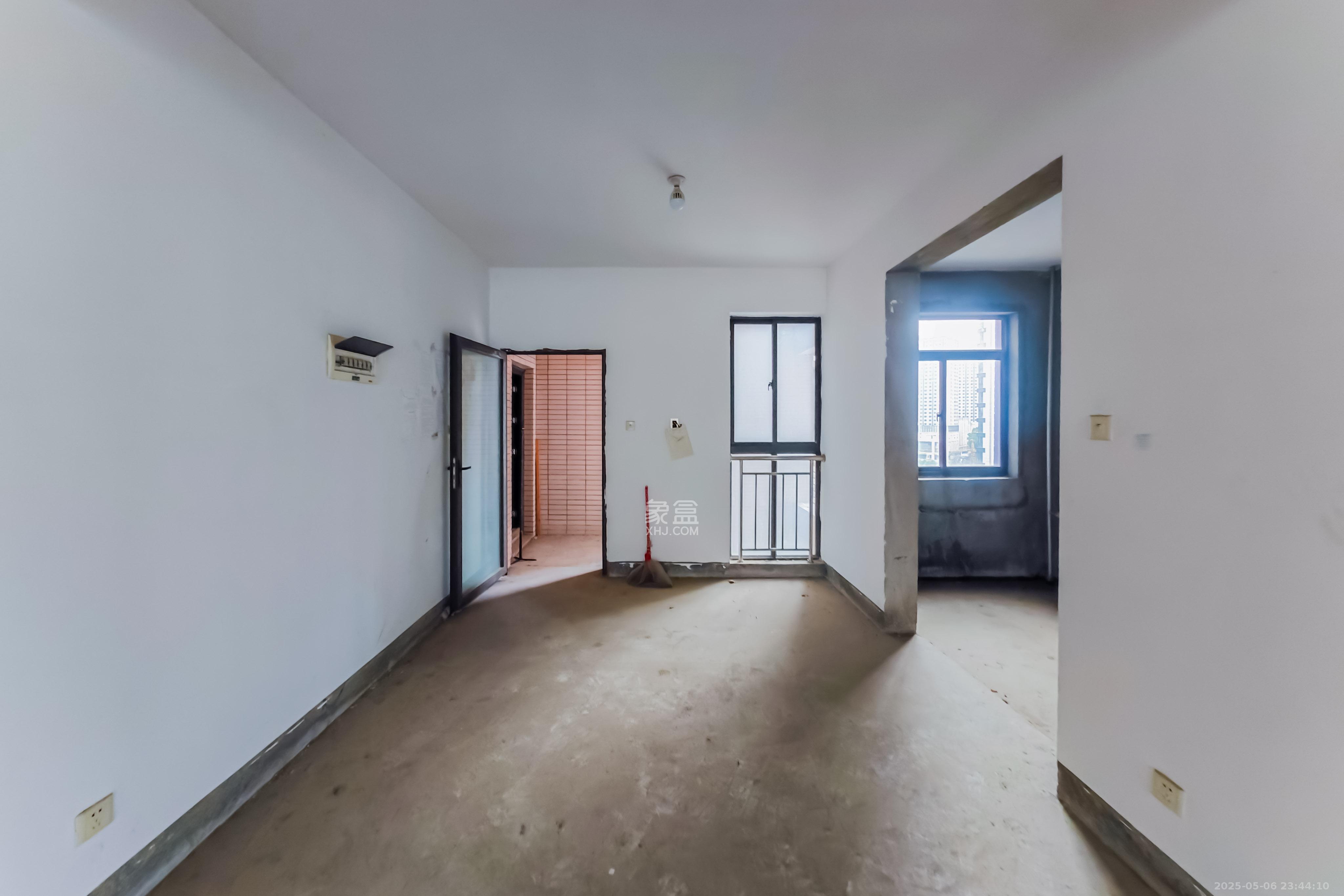 万树丹堤 3室2厅2卫 130.0万 万树丹堤 3室2厅2卫 130.0万客厅