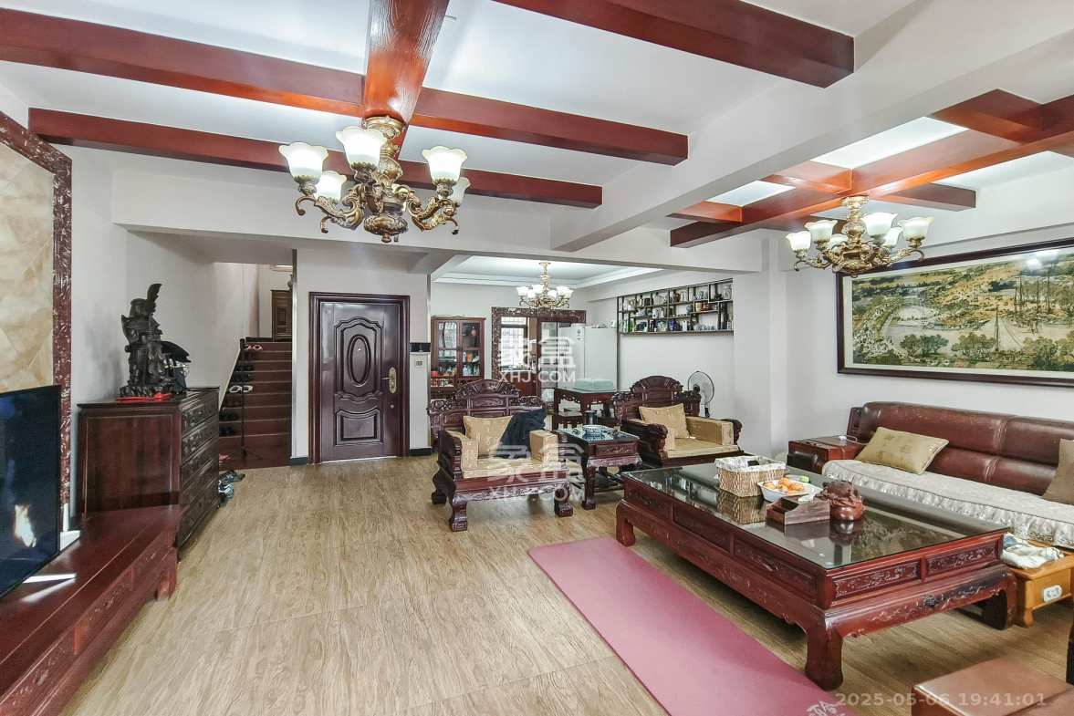 龙塘安置区(龙塘小区)  10室8厅7卫    375.0万 龙塘安置区(龙塘小区)  10室8厅7卫    375.0万客厅