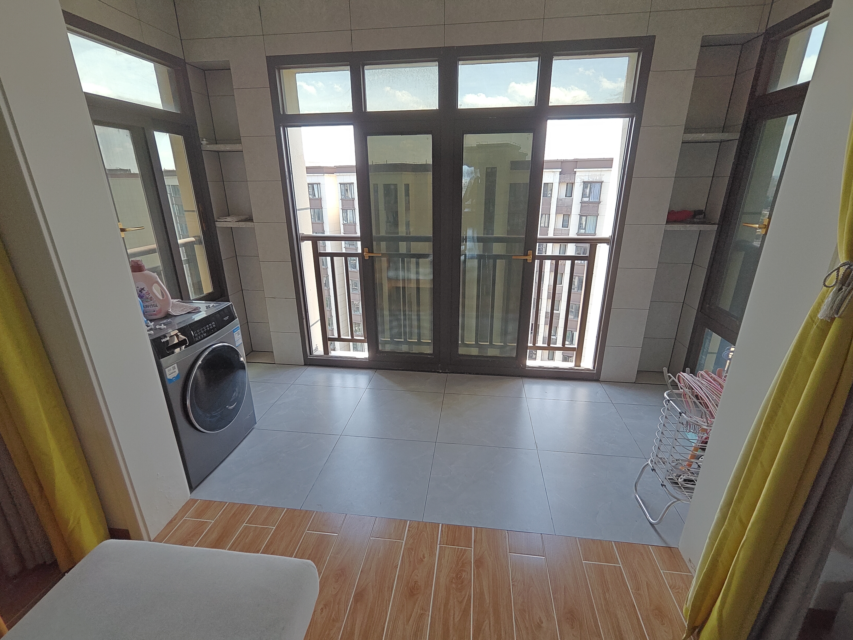 绿地城逸园  3室2厅2卫    138.0万 绿地城逸园  3室2厅2卫    138.0万室内图