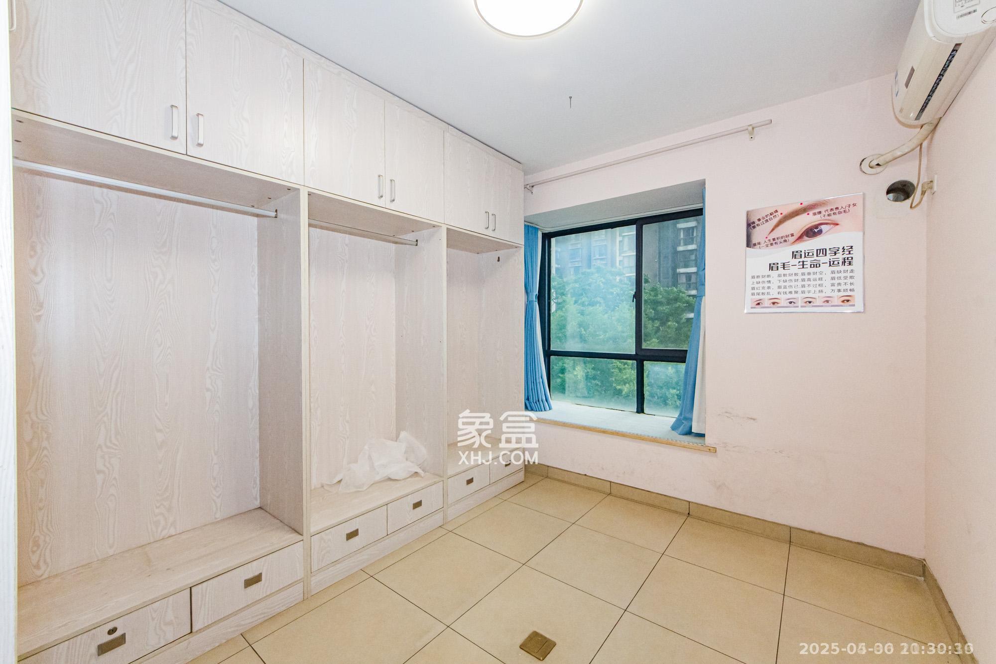 湘江世纪城悦江苑 3室2厅2卫 3500.0元/月 湘江世纪城悦江苑 3室2厅2卫 3500.0元/月室内图