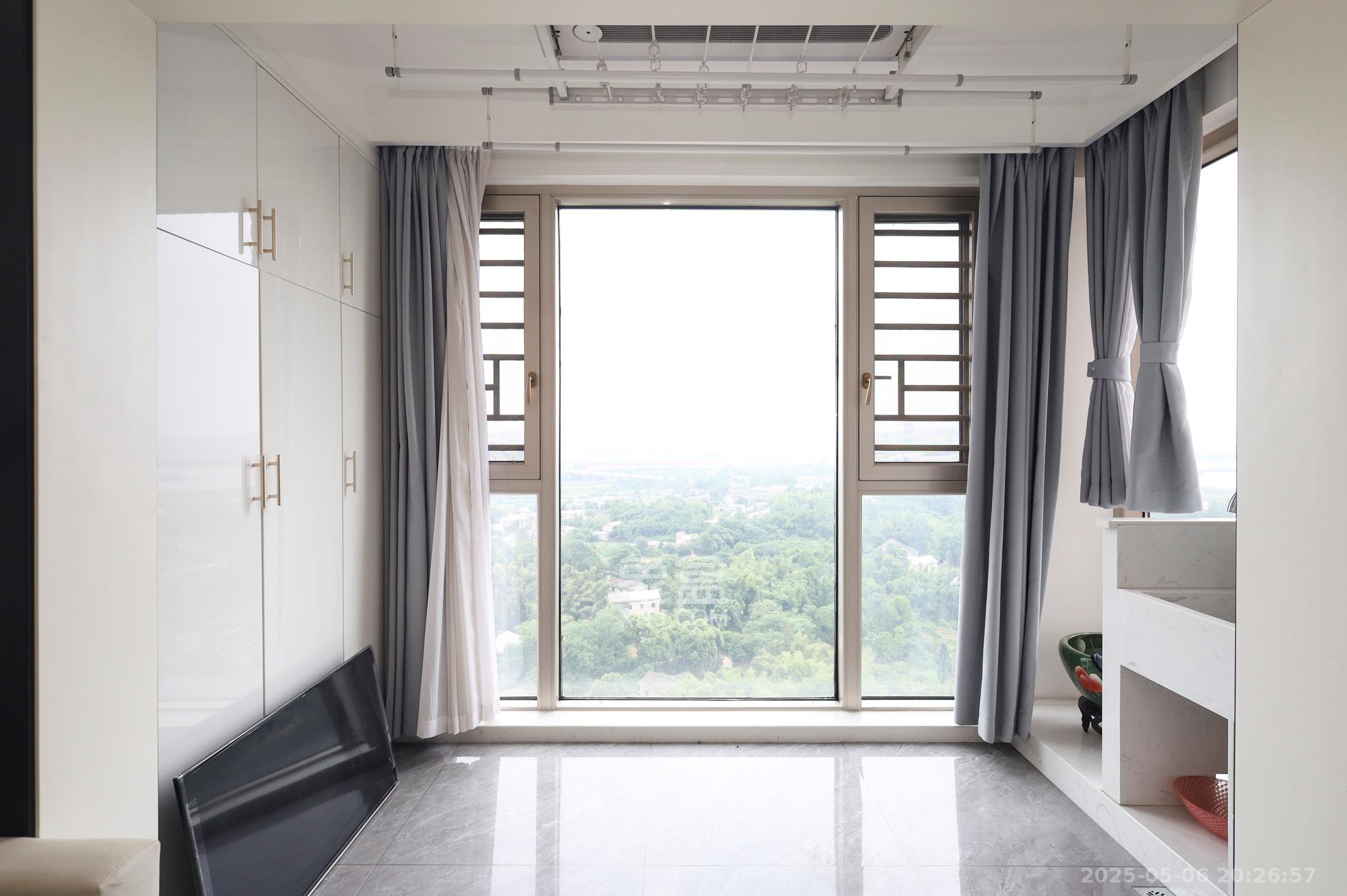 学府星城 3室2厅2卫 56.8万 学府星城 3室2厅2卫 56.8万阳台