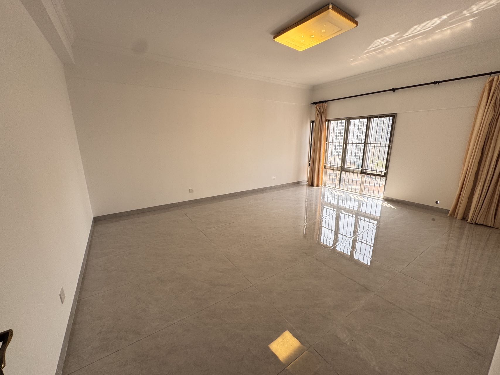 德派斯大厦 5室2厅2卫 10000.0元/月 德派斯大厦 5室2厅2卫 10000.0元/月室内图