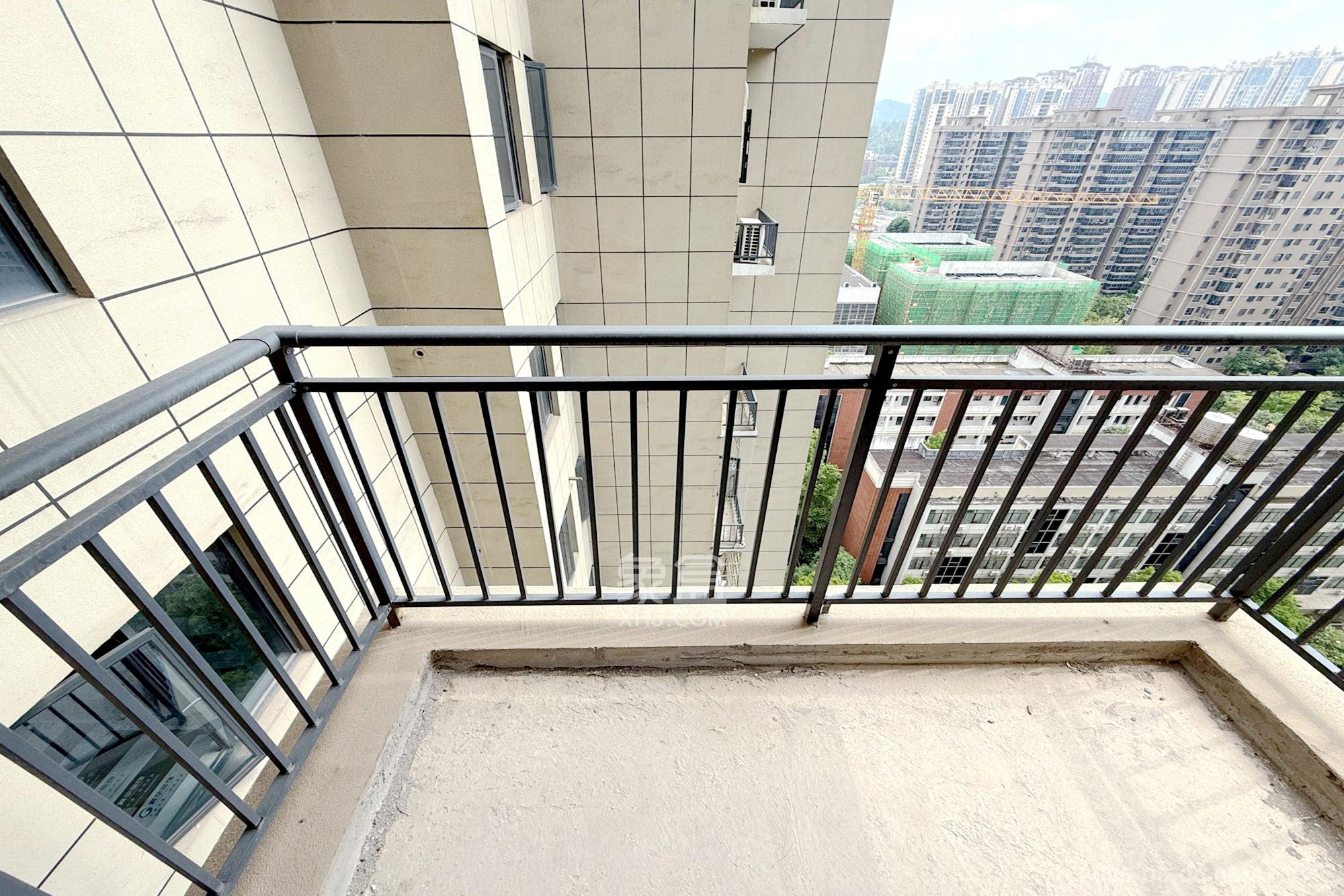 崇文名邸(学林西岸二期) 4室2厅2卫 135.0万 崇文名邸(学林西岸二期) 4室2厅2卫 135.0万阳台