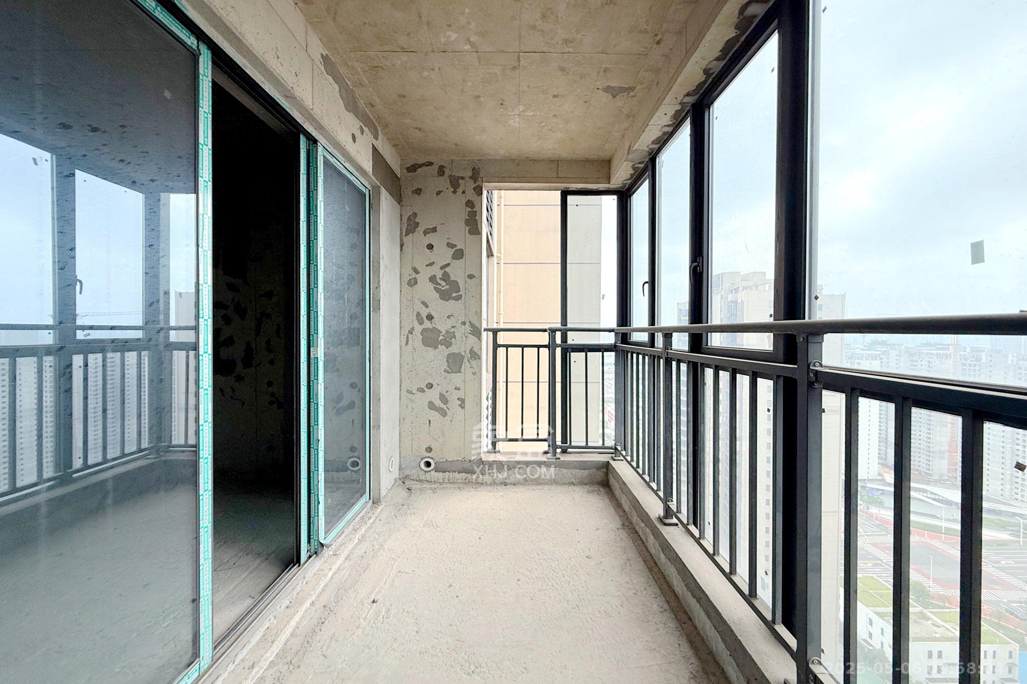 润和滨江广场(润和中央广场)  4室2厅2卫    87.8万 润和滨江广场(润和中央广场)  4室2厅2卫    87.8万阳台