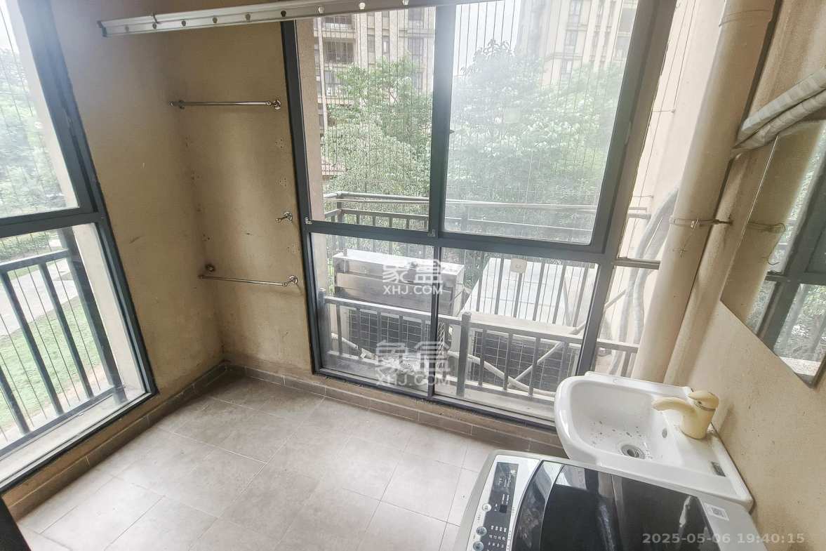 郡原居里  3室2厅1卫    65.0万 郡原居里  3室2厅1卫    65.0万阳台