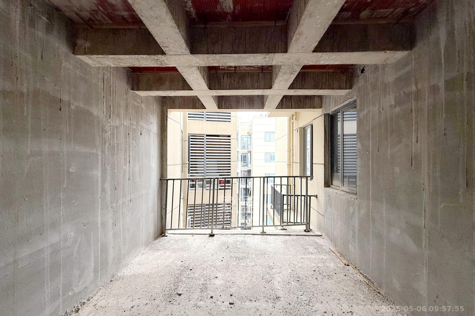 润和滨江广场(润和中央广场)  4室2厅2卫    87.8万 润和滨江广场(润和中央广场)  4室2厅2卫    87.8万其他