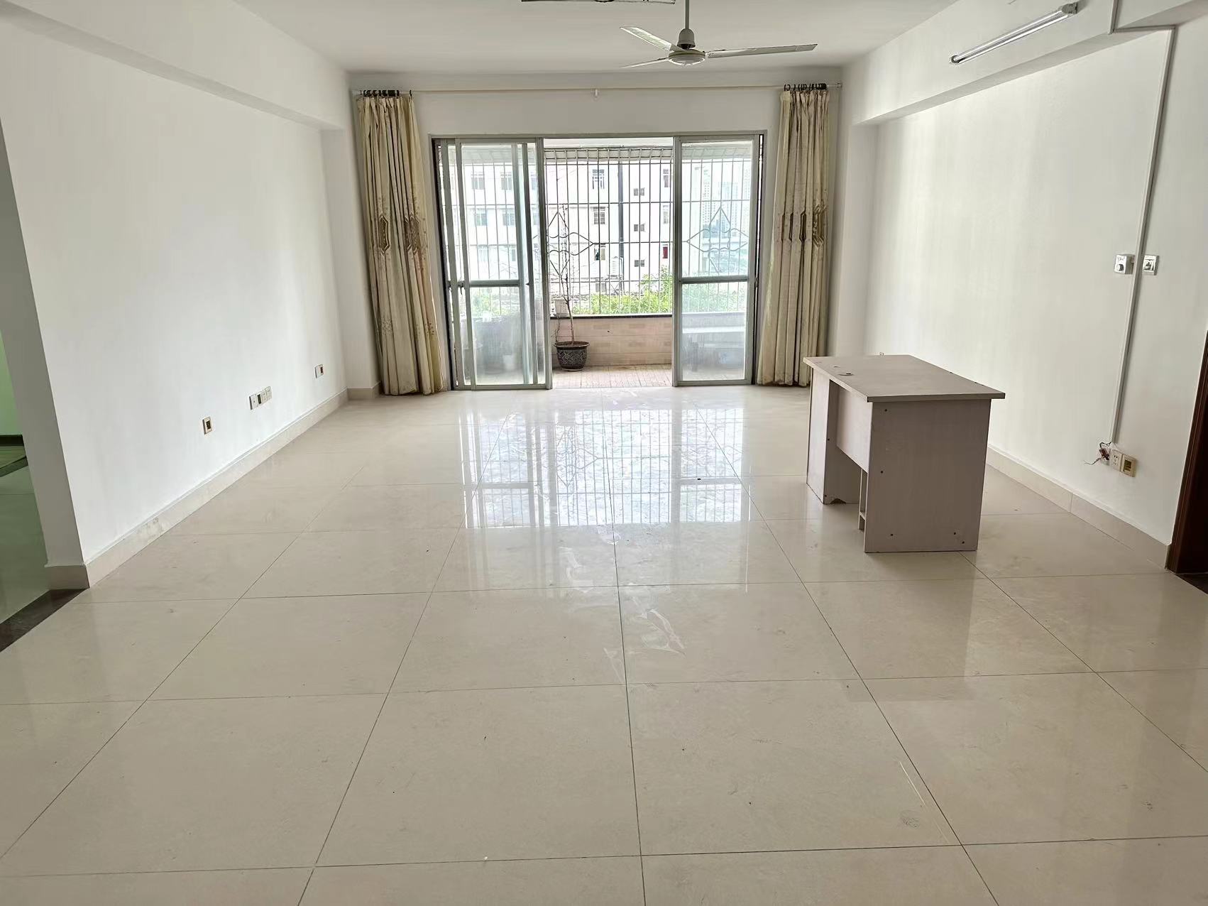 宏昌楼 3室2厅2卫 3000.0元/月 宏昌楼 3室2厅2卫 3000.0元/月室内图