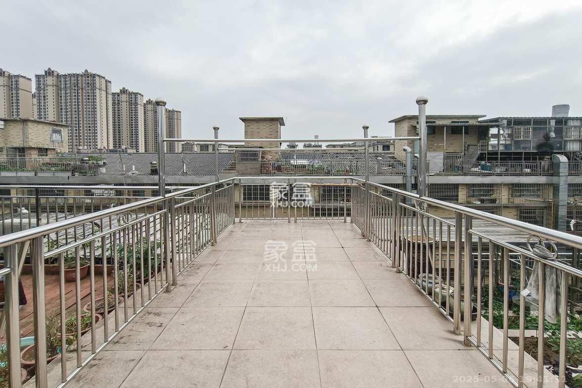 龙塘安置区(龙塘小区)  10室8厅7卫    375.0万 龙塘安置区(龙塘小区)  10室8厅7卫    375.0万阳台