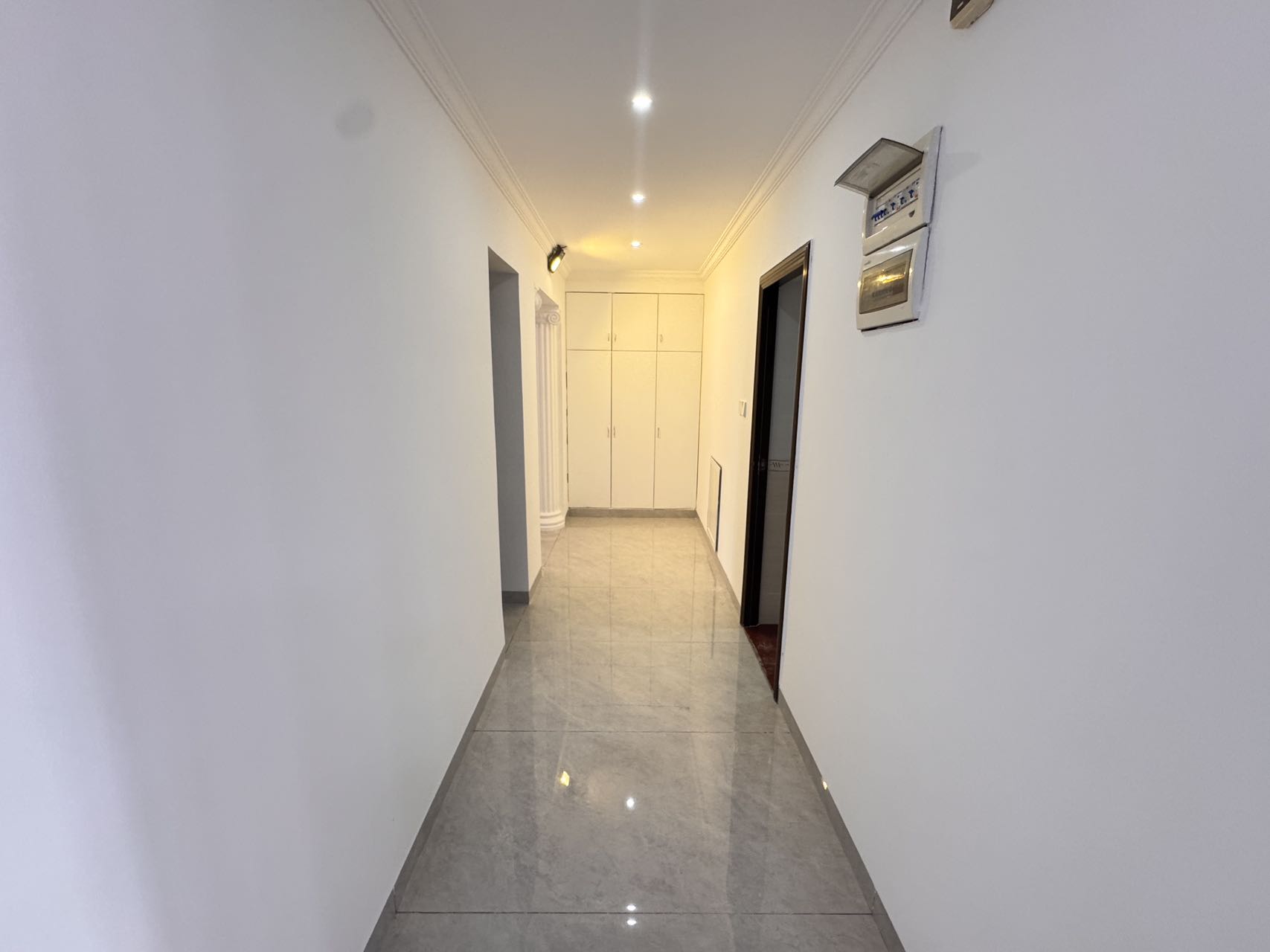 德派斯大厦 5室2厅2卫 10000.0元/月 德派斯大厦 5室2厅2卫 10000.0元/月室内图