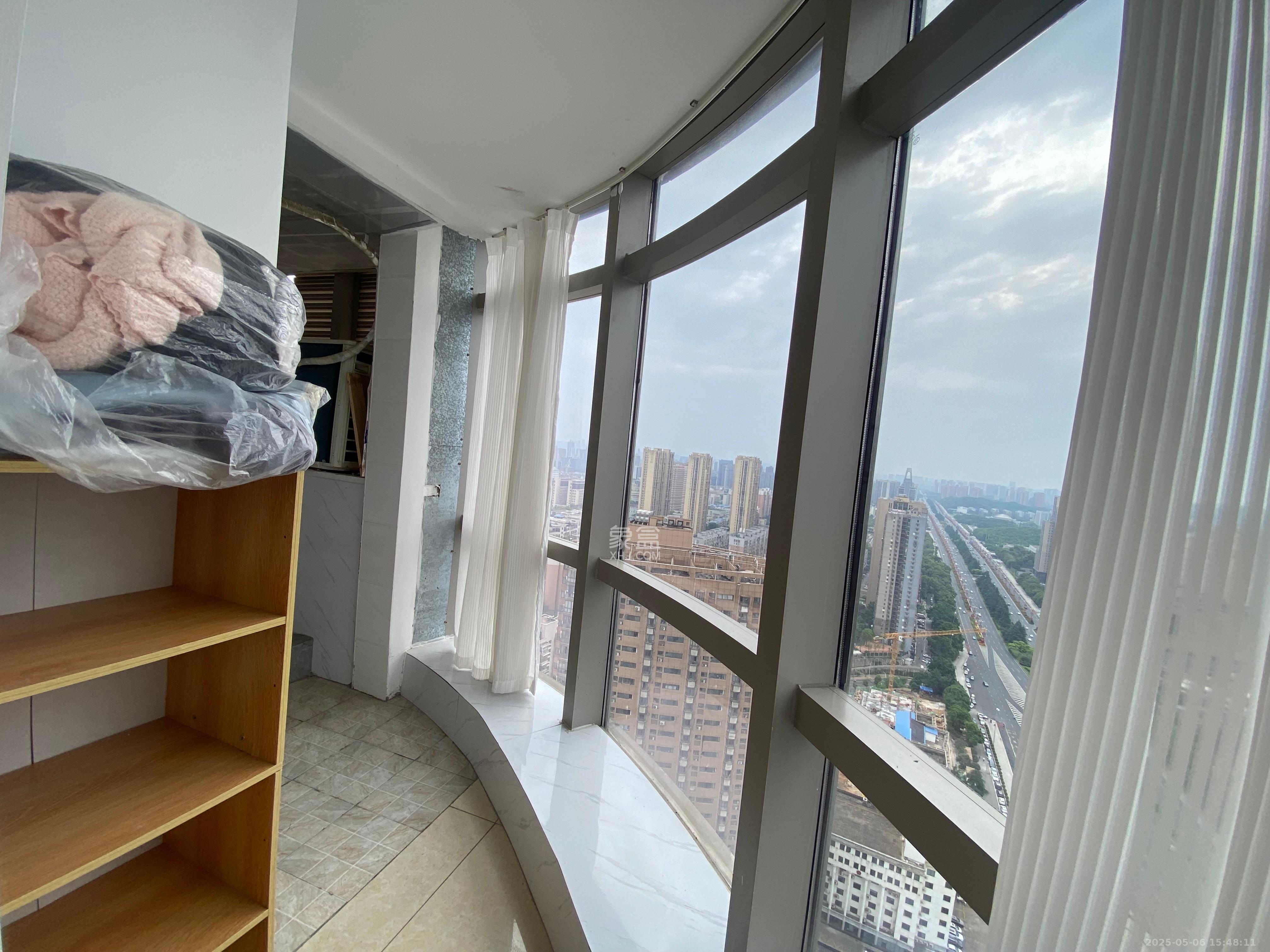 奥克斯广场 1室1厅1卫 2000.0元/月 奥克斯广场 1室1厅1卫 2000.0元/月室内图