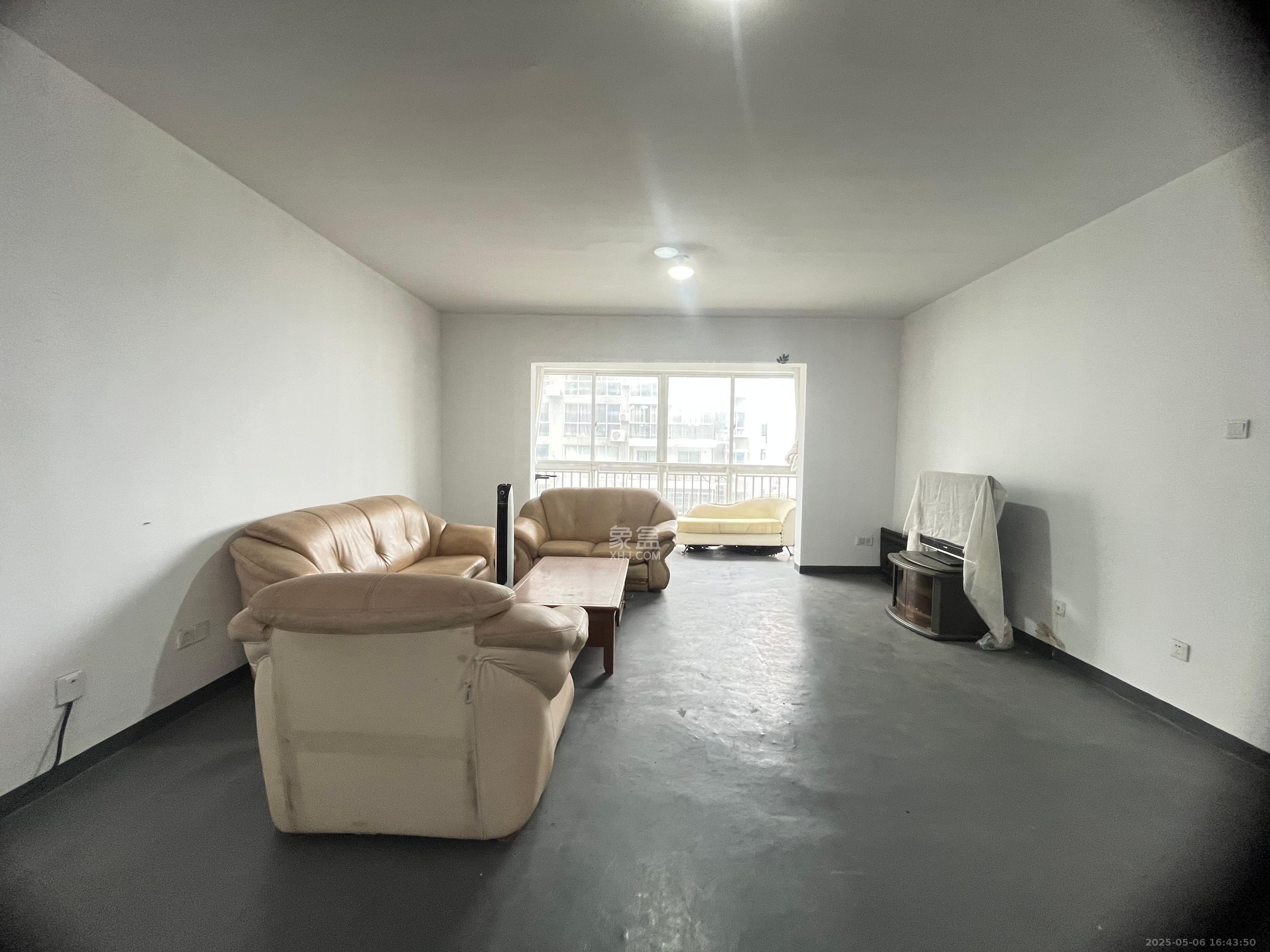 香樟景苑 4室2厅1卫 2800.0元/月 香樟景苑 4室2厅1卫 2800.0元/月室内图