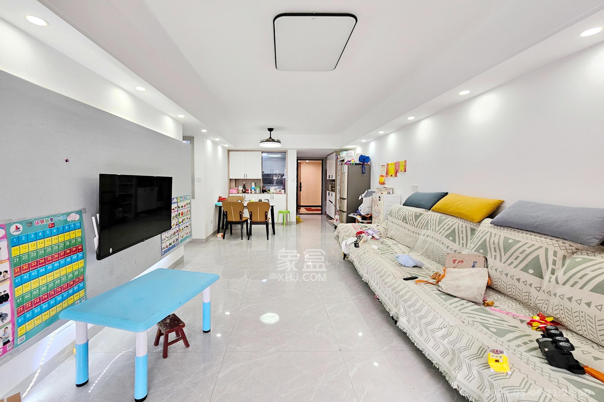 阳光城尚东湾蓝莓苑  3室2厅1卫    95.0万 阳光城尚东湾蓝莓苑  3室2厅1卫    95.0万客厅