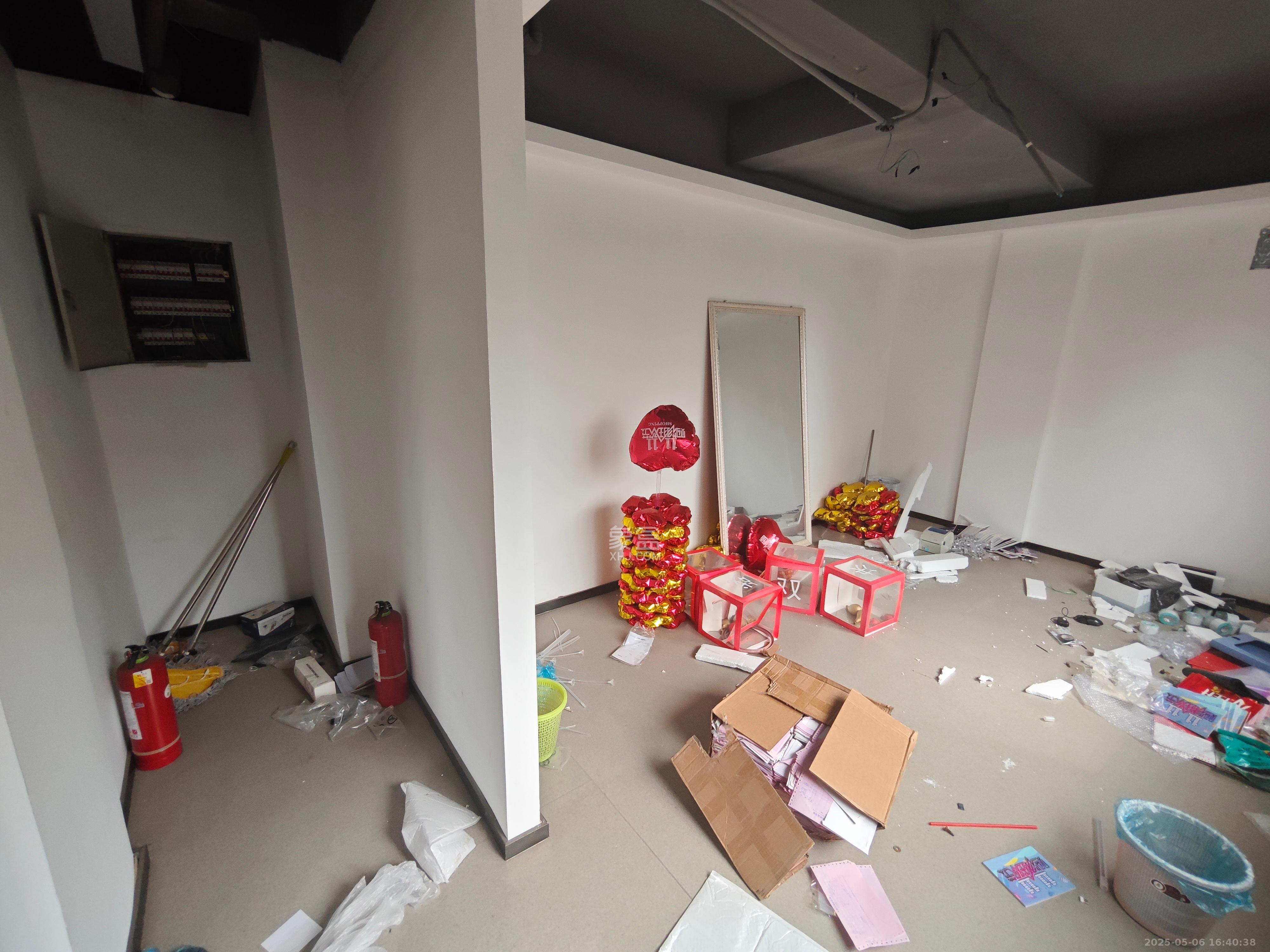 龙塘安置区（龙塘小区）  10室4厅4卫   13000.00元/月室内图