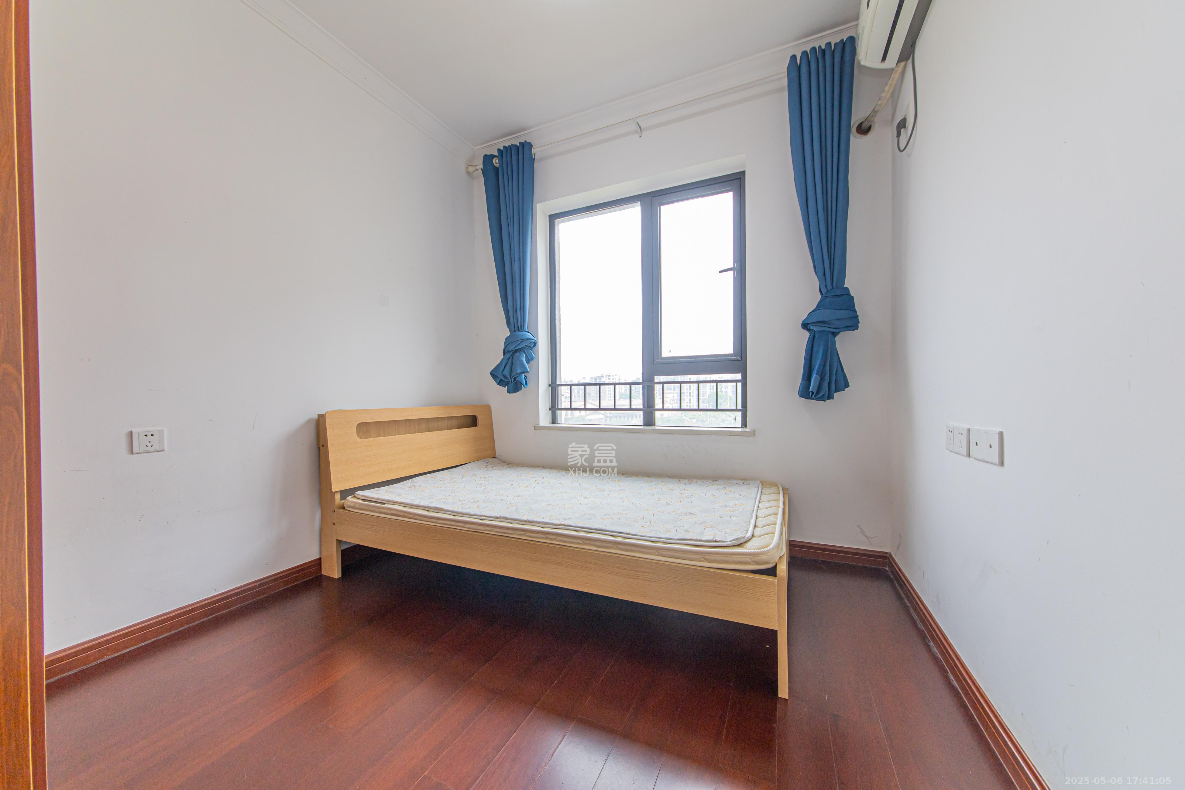 中海新城熙岸(中信新城五期) 3室2厅2卫 103.0万 中海新城熙岸(中信新城五期) 3室2厅2卫 103.0万卧室