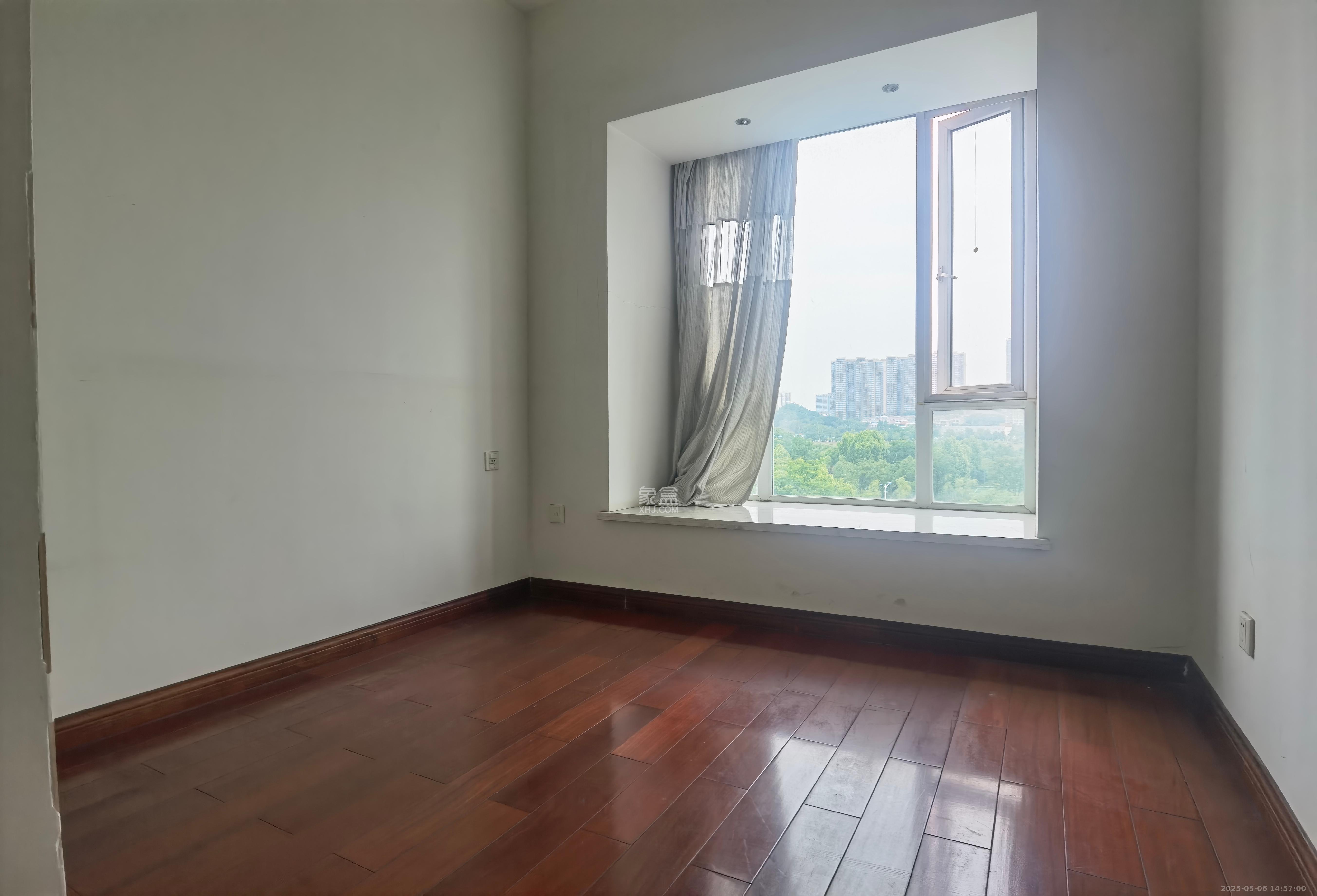 左岸春天 4室2厅2卫 4200.0元/月 左岸春天 4室2厅2卫 4200.0元/月室内图