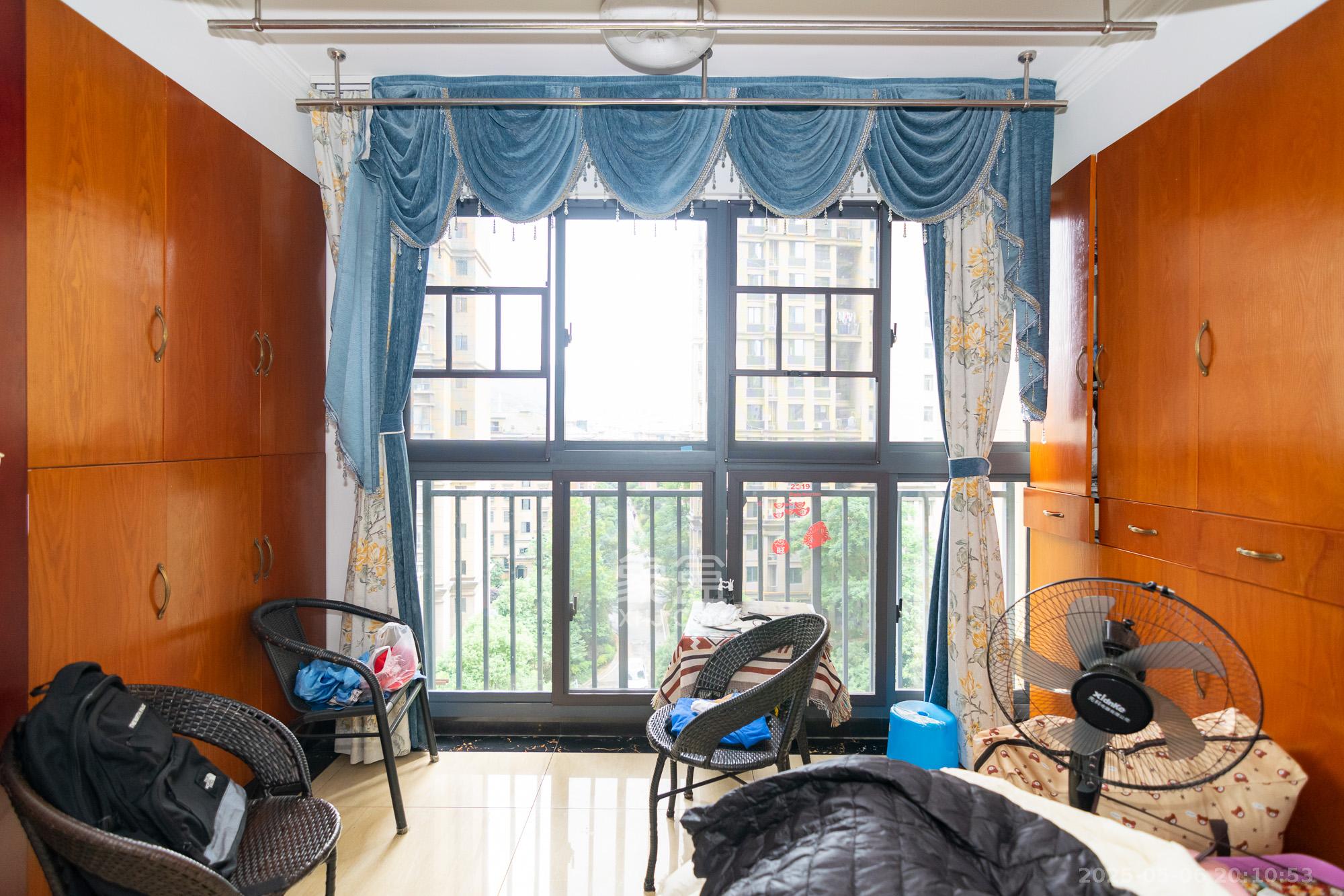 澳海澜庭 3室2厅2卫 66.0万 澳海澜庭 3室2厅2卫 66.0万阳台