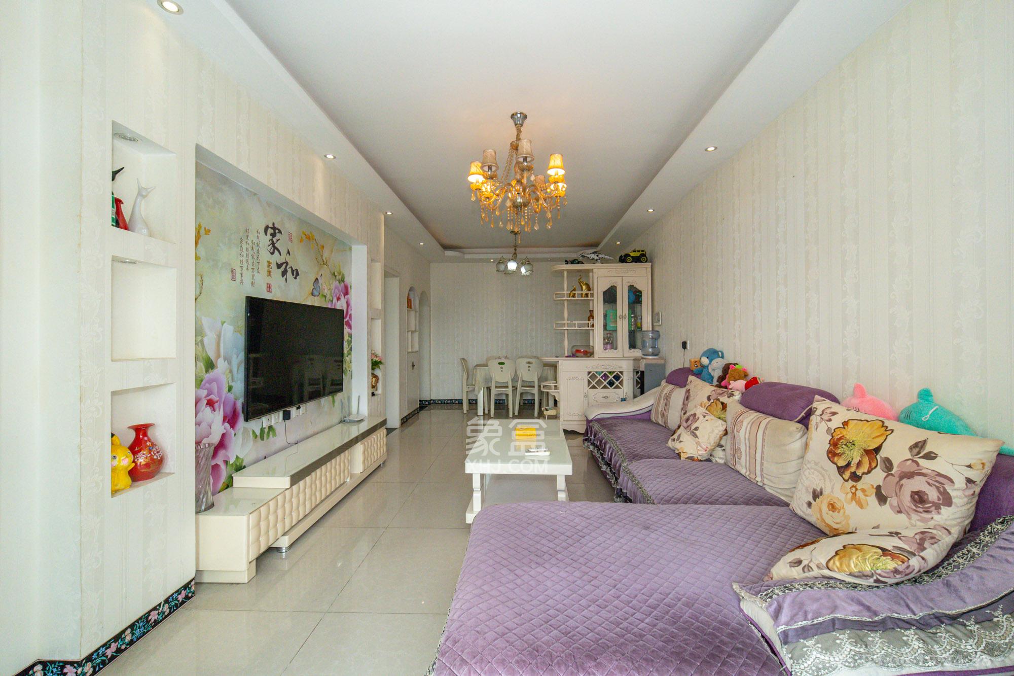 泊林晶城 2室2厅1卫 52.0万 泊林晶城 2室2厅1卫 52.0万客厅