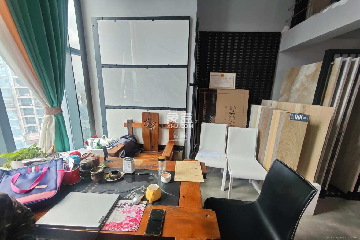 东盈商业广场(华泉城市广场) 1室0厅0卫 3500.0元/月 东盈商业广场(华泉城市广场) 1室0厅0卫 3500.0元/月室内图