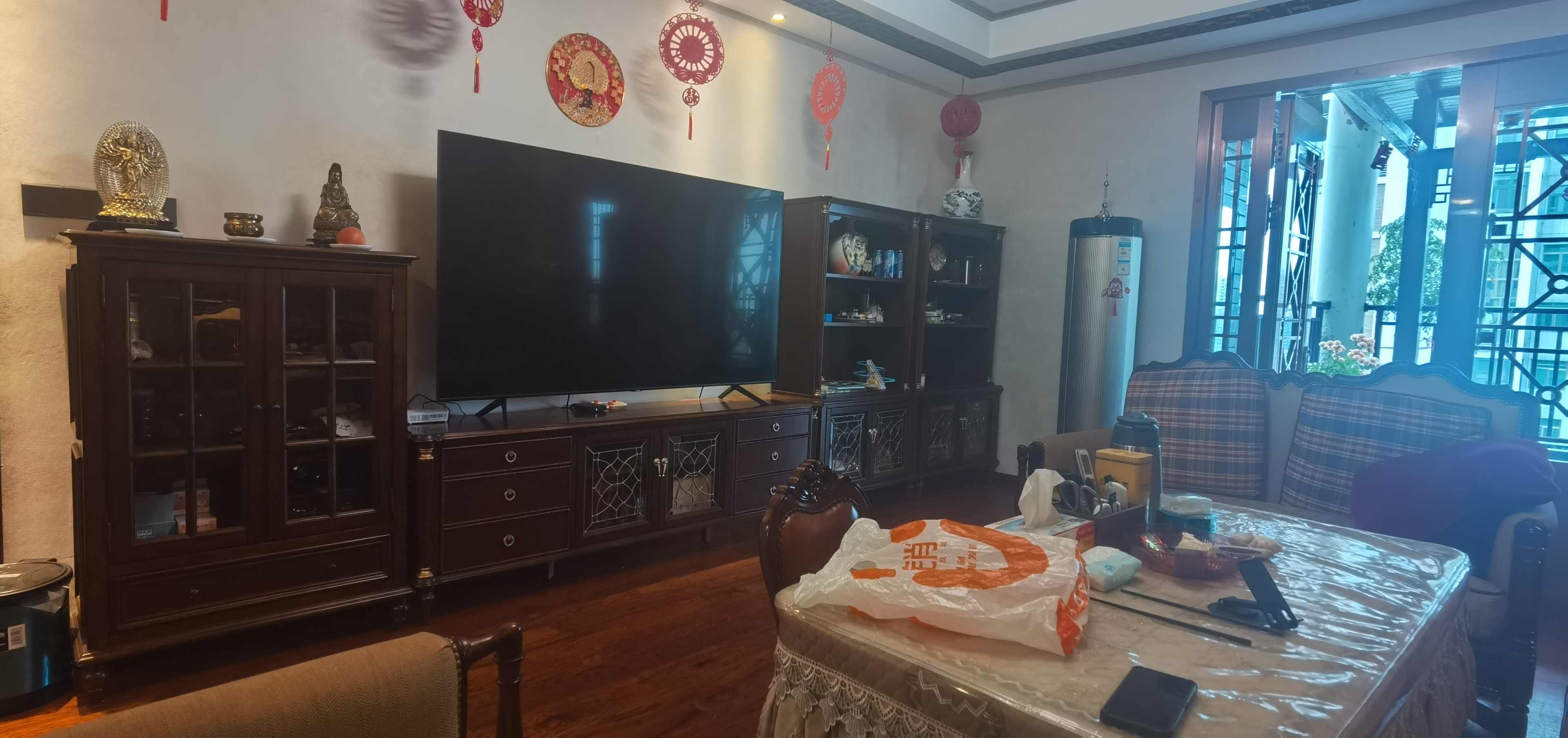 市工商局单位房 5室2厅2卫 168.0万 市工商局单位房 5室2厅2卫 168.0万客厅