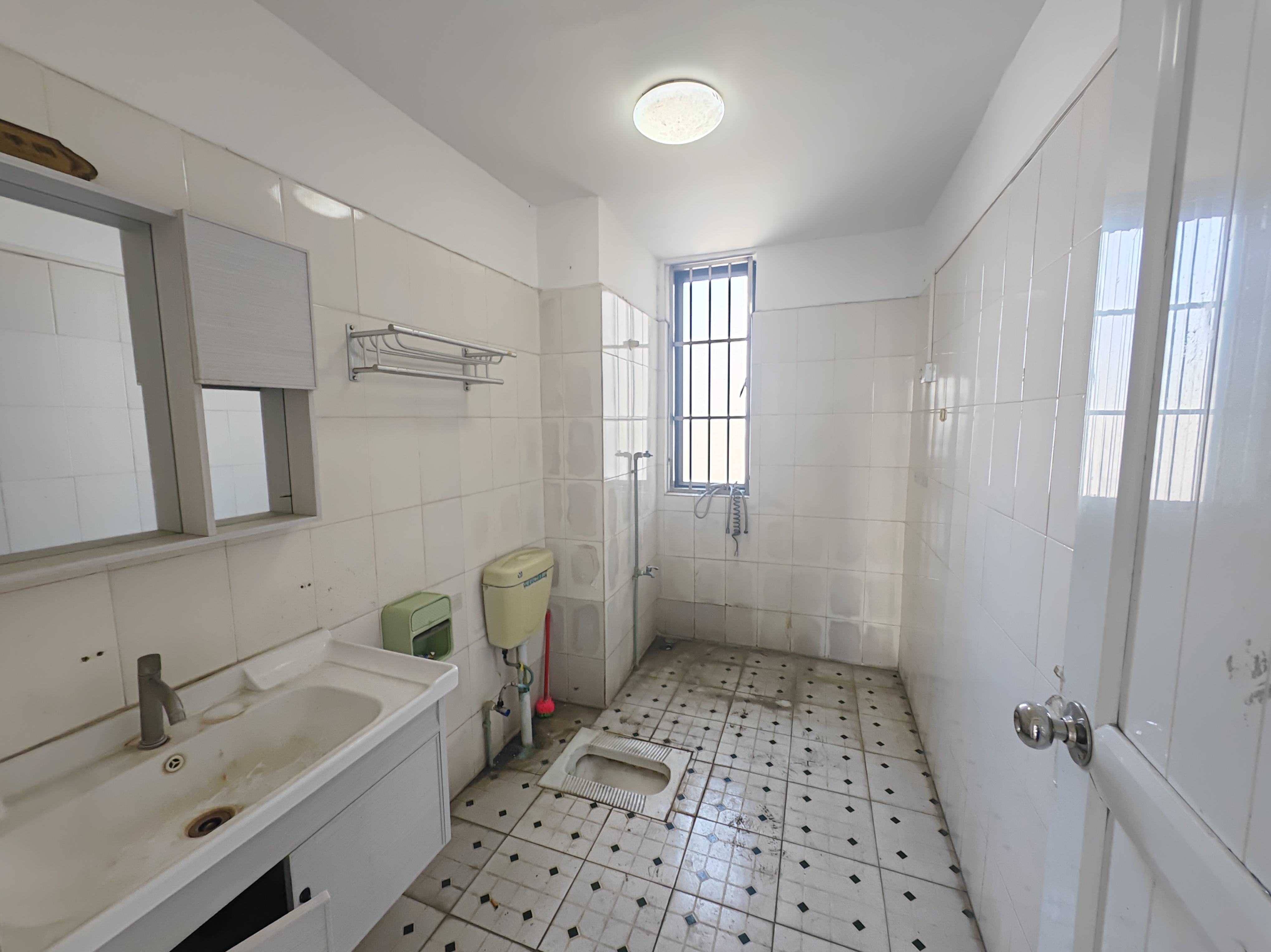 玉沙广场(京华城)  4室2厅2卫    200.0万 玉沙广场(京华城)  4室2厅2卫    200.0万客厅